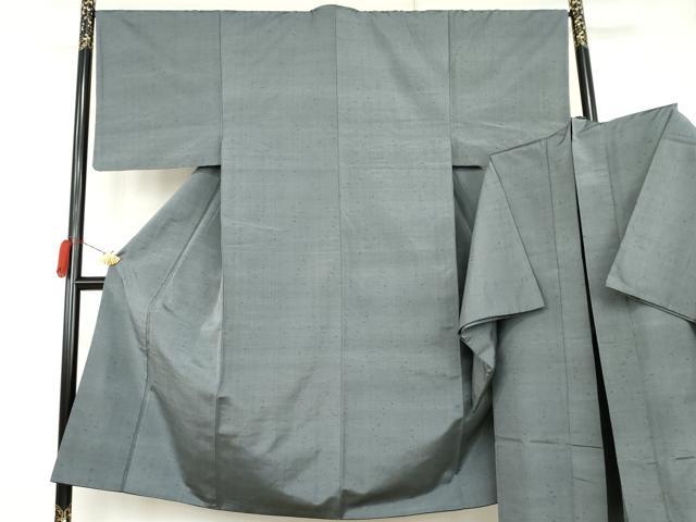 ■■■　サイズ　■■■ 【着物】 身丈 140cm（肩から） 裄丈 67.5cm 袖丈 49.5cm　縫込み 2cm 袖幅 34.5cm 前幅 24.5cm 後幅 30.5cm 着物縫いこみ 内揚げ 5.5cm 裄 お袖側 約2.5cm　身頃側 約4.5cm 【羽織】 身丈 90.5cm（肩から） 裄丈 68cm 袖丈 50.5cm　縫込み 1.5cm 袖幅 35cm 前幅 19.5cm 後幅 30.5cm 裄 お袖側 約3.5cm　身頃側 約4.5cm ■■■　商品詳細　■■■ 【正絹】 羽織の状態は接写画像のように袖口に薄い汚れがございますが その他特に目立ったシミ汚れなどもなく大変良い状態です。 大変上質な逸品になります。 お安く出品致しますので、是非この機会にいかがでしょうか？ ■■■　注意事項　■■■ ■モニター発色の具合により色合いが異なる場合がございます。 ■寸法は多少の誤差が生じる場合がございますのでご了承ください。 ■縫込みの長さが左右非対称の場合は短い部分を記載しております。 左右非対称であってもご返品・お値引き等の保証は出来かねますので、ご了承の上ご購入をお願い致します。 ■シミ等のチェックには注意を払っておりますが、見落としがある場合もございますし、個人の見解も様々ですので神経質な方のご購入はお控えください。 ■箪笥に入っておりました着物や帯なので畳みシワや匂いがあるものもございます。 ■お休みは基本的に土日祝となりますが、その他臨時でお休みする場合がございますのでご了承ください。 ■商品の発送は平日のみの発送となります。 ■夜間と土曜、日曜日はお問い合わせの回答が遅れる場合がございます。 ■当店では、お直し、紋入れ、お手入れ等は承っておりません。 ■生地の状態（ヤケ、経年劣化等）によってはサイズ直しが出来ない場合がございます。 その点もどうかご了承のうえ、ご購入をお願いいたします。 ■弊社で取り扱う商品は一点ものにつき、時期や在庫状況に応じて金額が変更となる場合がございます。 ■検針は行っておりません。予めご了承いただきますようお願いいたします。 ■【洗える着物】と記載のある商品におきましては、商品お届け後に洗濯を行ってしまってからのご返品にはご対応しかねます。 念の為、専門店でのお手入れをお願いいたします。 ■写真に写っている物が全てになります。それ以外の付属品はございませんのでご了承ください。 ■状態に関する写真につきましては、掲載可能な写真枚数に限りがあるため、各箇所につき1枚参考画像を掲載しております。 ■着物のサイズ目安は下記を参考ください↓ ＜女性着物＞　お端折り次第で＋5cm　−1cmが着用可能サイズ 　例）身丈170cmの場合、身長160cm〜175cm ＜男性着物＞　身丈＋約25cm〜27cm程が適応身長 　例）身丈155cmの場合、身長180〜182cm