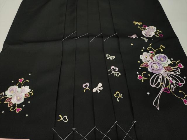 平和屋着物●女性　行灯袴　総刺繍　草花文　黒色　金銀糸　卒業式　洗える着物　未使用　DAAV1033tw