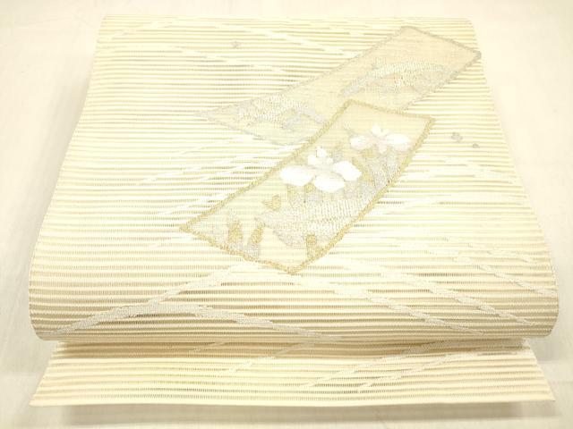 ■■■　サイズ　■■■ 長さ 359cm 幅 30.5cm程 ■■■　商品詳細　■■■ 【正絹】 状態は締めてはおりますが 特に目立ったシミ汚れなどもなく大変良い状態です。 大変上質な逸品になります。 お安く出品致しますので、是非この機会にいかがでしょうか？ ■■■　注意事項　■■■ ■モニター発色の具合により色合いが異なる場合がございます。 ■寸法は多少の誤差が生じる場合がございますのでご了承ください。 ■縫込みの長さが左右非対称の場合は短い部分を記載しております。 左右非対称であってもご返品・お値引き等の保証は出来かねますので、ご了承の上ご購入をお願い致します。 ■シミ等のチェックには注意を払っておりますが、見落としがある場合もございますし、個人の見解も様々ですので神経質な方のご購入はお控えください。 ■箪笥に入っておりました着物や帯なので畳みシワや匂いがあるものもございます。 ■お休みは基本的に土日祝となりますが、その他臨時でお休みする場合がございますのでご了承ください。 ■商品の発送は平日のみの発送となります。 ■夜間と土曜、日曜日はお問い合わせの回答が遅れる場合がございます。 ■当店では、お直し、紋入れ、お手入れ等は承っておりません。 ■生地の状態（ヤケ、経年劣化等）によってはサイズ直しが出来ない場合がございます。 その点もどうかご了承のうえ、ご購入をお願いいたします。 ■弊社で取り扱う商品は一点ものにつき、時期や在庫状況に応じて金額が変更となる場合がございます。 ■検針は行っておりません。予めご了承いただきますようお願いいたします。 ■【洗える着物】と記載のある商品におきましては、商品お届け後に洗濯を行ってしまってからのご返品にはご対応しかねます。 念の為、専門店でのお手入れをお願いいたします。 ■着物のサイズ目安は下記を参考ください↓ ＜女性着物＞　お端折り次第で＋5cm　−1cmが着用可能サイズ 　例）身丈170cmの場合、身長160cm〜175cm ＜男性着物＞　身丈＋約25cm〜27cm程が適応身長 　例）身丈155cmの場合、身長180〜182cm