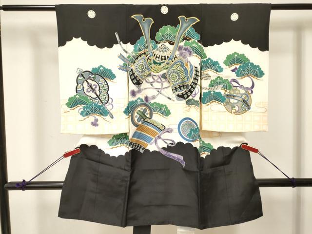 ■■■　サイズ　■■■ 【産着】 身丈 97cm（肩から） 裄丈 45.5cm 袖丈 56cm ■■■　商品詳細　■■■ 産着【表地：正絹・裏地：アセテート・襦袢：アセテート・五つ紋】の 状態は接写画像のように衿に薄い汚れがございますが その他特に目立ったシミ汚れなどもなく大変良い状態です。 大変上質な逸品になります。 お安く出品致しますので、是非この機会にいかがでしょうか？ ■■■　注意事項　■■■ ■モニター発色の具合により色合いが異なる場合がございます。 ■寸法は多少の誤差が生じる場合がございますのでご了承ください。 ■縫込みの長さが左右非対称の場合は短い部分を記載しております。 左右非対称であってもご返品・お値引き等の保証は出来かねますので、ご了承の上ご購入をお願い致します。 ■シミ等のチェックには注意を払っておりますが、見落としがある場合もございますし、個人の見解も様々ですので神経質な方のご購入はお控えください。 ■箪笥に入っておりました着物や帯なので畳みシワや匂いがあるものもございます。 ■お休みは基本的に土日祝となりますが、その他臨時でお休みする場合がございますのでご了承ください。 ■商品の発送は平日のみの発送となります。 ■夜間と土曜、日曜日はお問い合わせの回答が遅れる場合がございます。 ■当店では、お直し、紋入れ、お手入れ等は承っておりません。 ■生地の状態（ヤケ、経年劣化等）によってはサイズ直しが出来ない場合がございます。 その点もどうかご了承のうえ、ご購入をお願いいたします。 ■弊社で取り扱う商品は一点ものにつき、時期や在庫状況に応じて金額が変更となる場合がございます。 ■検針は行っておりません。予めご了承いただきますようお願いいたします。 ■【洗える着物】と記載のある商品におきましては、商品お届け後に洗濯を行ってしまってからのご返品にはご対応しかねます。 念の為、専門店でのお手入れをお願いいたします。 ■着物のサイズ目安は下記を参考ください↓ ＜女性着物＞　お端折り次第で＋5cm　−1cmが着用可能サイズ 　例）身丈170cmの場合、身長160cm〜175cm ＜男性着物＞　身丈＋約25cm〜27cm程が適応身長 　例）身丈155cmの場合、身長180〜182cm