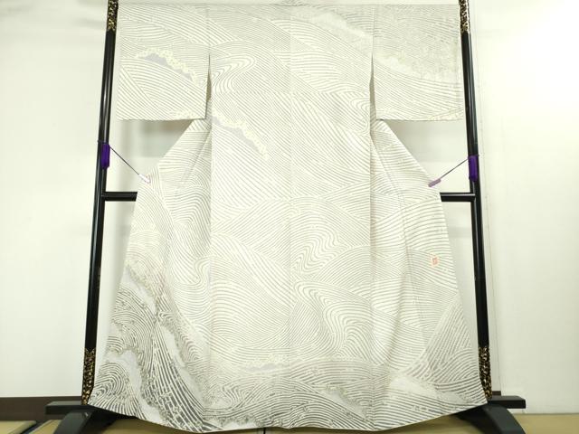 ■■■　サイズ　■■■ 身丈 162.5cm（肩から） 裄丈 68.5cm 袖丈 49.5cm　縫込み 7cm 袖幅 35cm 前幅 25cm 後幅 30.5cm 着物縫いこみ 内揚げ 9.5cm 裄 お袖側 約1.5cm　身頃側 約1.5cm ■■■　商品詳細　■■■ 【正絹】 状態は特に目立ったシミ汚れなどもなく大変良い状態です。 『滝泰』は、デパートや専門店で大変人気のあるメーカーでございます。 その風合い、色彩、意匠構成は、目にした瞬間 思わずため息が出てしまうほどの独特のムードある作品でございます。 丁寧かつ細やかな染め上がりは、 お着物の品格をよりいっそう艶やかに演出してくれることでしょう。 おぼろ染めとは、輪郭をほんのりとかすめて 濃淡にぼかした染めのことでございます。 それをさらに何色も色を襲ね合わせ、 絞ることで今までに出逢ったことのない色彩を表現することができました。 繊細で立体感のある絞りが施された十日町『滝泰』の 大変加工の良い最高級品でございます。 お安く出品致しますので、是非この機会にいかがでしょうか？ ■■■　注意事項　■■■ ■モニター発色の具合により色合いが異なる場合がございます。 ■寸法は多少の誤差が生じる場合がございますのでご了承ください。 ■縫込みの長さが左右非対称の場合は短い部分を記載しております。 左右非対称であってもご返品・お値引き等の保証は出来かねますので、ご了承の上ご購入をお願い致します。 ■シミ等のチェックには注意を払っておりますが、見落としがある場合もございますし、個人の見解も様々ですので神経質な方のご購入はお控えください。 ■箪笥に入っておりました着物や帯なので畳みシワや匂いがあるものもございます。 ■お休みは基本的に土日祝となりますが、その他臨時でお休みする場合がございますのでご了承ください。 ■商品の発送は平日のみの発送となります。 ■夜間と土曜、日曜日はお問い合わせの回答が遅れる場合がございます。 ■当店では、お直し、紋入れ、お手入れ等は承っておりません。 ■生地の状態（ヤケ、経年劣化等）によってはサイズ直しが出来ない場合がございます。 その点もどうかご了承のうえ、ご購入をお願いいたします。 ■弊社で取り扱う商品は一点ものにつき、時期や在庫状況に応じて金額が変更となる場合がございます。 ■検針は行っておりません。予めご了承いただきますようお願いいたします。 ■【洗える着物】と記載のある商品におきましては、商品お届け後に洗濯を行ってしまってからのご返品にはご対応しかねます。 念の為、専門店でのお手入れをお願いいたします。 ■着物のサイズ目安は下記を参考ください↓ ＜女性着物＞　お端折り次第で＋5?　−10?が着用可能サイズ 　例）身丈170?の場合、身長160?〜175? ＜男性着物＞　身丈＋約25?〜27?程が適応身長 　例）身丈155?の場合、身長180〜182?