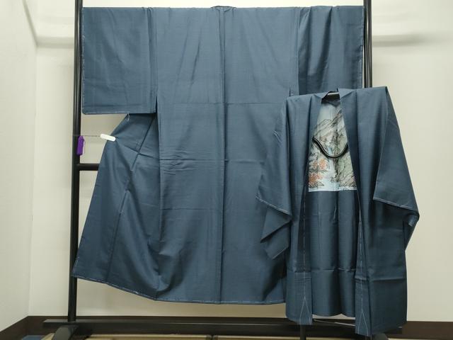 ■■■　サイズ　■■■ 【着物】 身丈 142cm（肩から） 裄丈 71cm 袖丈 53cm　縫込み 3.5cm 袖幅 37.5cm 前幅 26.5cm 後幅 30.5cm 着物縫いこみ 内揚げ 8.5cm 裄 お袖側 約2.5cm　身頃側 約5cm 【羽織】 身丈 94.5cm（肩から） 裄丈 70.5cm 袖丈 52.5cm　縫込み 3cm 袖幅 36cm 前幅 19.5cm 後幅 31cm 裄 お袖側 約4cm　身頃側 約4.5cm ■■■　商品詳細　■■■ 【正絹・未使用】 状態は特に目立ったシミ汚れなどもなく大変良い状態です。 大変上質な逸品になります。 お安く出品致しますので、是非この機会にいかがでしょうか？ ■■■　注意事項　■■■ ■モニター発色の具合により色合いが異なる場合がございます。 ■寸法は多少の誤差が生じる場合がございますのでご了承ください。 ■縫込みの長さが左右非対称の場合は短い部分を記載しております。 左右非対称であってもご返品・お値引き等の保証は出来かねますので、ご了承の上ご購入をお願い致します。 ■シミ等のチェックには注意を払っておりますが、見落としがある場合もございますし、個人の見解も様々ですので神経質な方のご購入はお控えください。 ■箪笥に入っておりました着物や帯なので畳みシワや匂いがあるものもございます。 ■お休みは基本的に土日祝となりますが、その他臨時でお休みする場合がございますのでご了承ください。 ■商品の発送は平日のみの発送となります。 ■夜間と土曜、日曜日はお問い合わせの回答が遅れる場合がございます。 ■当店では、お直し、紋入れ、お手入れ等は承っておりません。 ■生地の状態（ヤケ、経年劣化等）によってはサイズ直しが出来ない場合がございます。 その点もどうかご了承のうえ、ご購入をお願いいたします。 ■弊社で取り扱う商品は一点ものにつき、時期や在庫状況に応じて金額が変更となる場合がございます。 ■検針は行っておりません。予めご了承いただきますようお願いいたします。 ■【洗える着物】と記載のある商品におきましては、商品お届け後に洗濯を行ってしまってからのご返品にはご対応しかねます。 念の為、専門店でのお手入れをお願いいたします。 ■着物のサイズ目安は下記を参考ください↓ ＜女性着物＞　お端折り次第で＋5cm　−1cmが着用可能サイズ 　例）身丈170cmの場合、身長160cm〜175cm ＜男性着物＞　身丈＋約25cm〜27cm程が適応身長 　例）身丈155cmの場合、身長180〜182cm