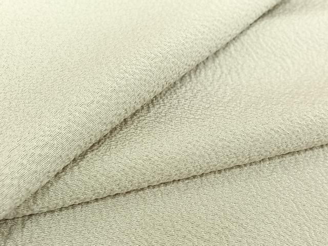 ■■■　サイズ　■■■ 身丈 143cm（肩から） 裄丈 63cm 袖丈 43cm　縫込み 4cm 袖幅 31cm 前幅 25cm 後幅 29cm 着物縫いこみ 内揚げ 7cm 裄 お袖側 約2cm　身頃側 約3cm ■■■　商品詳細　■■■ 【正絹・一つ紋・バチ衿】 状態は接写画像のように上前・衿山・衿裏に汚れがございますが その他特に目立ったシミ汚れなどもなく大変良い状態です。 大変上質な逸品になります。 お安く出品致しますので、是非この機会にいかがでしょうか？ ■■■　注意事項　■■■ ■モニター発色の具合により色合いが異なる場合がございます。 ■寸法は多少の誤差が生じる場合がございますのでご了承ください。 ■縫込みの長さが左右非対称の場合は短い部分を記載しております。 左右非対称であってもご返品・お値引き等の保証は出来かねますので、ご了承の上ご購入をお願い致します。 ■シミ等のチェックには注意を払っておりますが、見落としがある場合もございますし、個人の見解も様々ですので神経質な方のご購入はお控えください。 ■箪笥に入っておりました着物や帯なので畳みシワや匂いがあるものもございます。 ■お休みは基本的に土日祝となりますが、その他臨時でお休みする場合がございますのでご了承ください。 ■商品の発送は平日のみの発送となります。 ■夜間と土曜、日曜日はお問い合わせの回答が遅れる場合がございます。 ■当店では、お直し、紋入れ、お手入れ等は承っておりません。 ■生地の状態（ヤケ、経年劣化等）によってはサイズ直しが出来ない場合がございます。 その点もどうかご了承のうえ、ご購入をお願いいたします。 ■弊社で取り扱う商品は一点ものにつき、時期や在庫状況に応じて金額が変更となる場合がございます。 ■検針は行っておりません。予めご了承いただきますようお願いいたします。 ■【洗える着物】と記載のある商品におきましては、商品お届け後に洗濯を行ってしまってからのご返品にはご対応しかねます。 念の為、専門店でのお手入れをお願いいたします。 ■着物のサイズ目安は下記を参考ください↓ ＜女性着物＞　お端折り次第で＋5cm　−1cmが着用可能サイズ 　例）身丈170cmの場合、身長160cm〜175cm ＜男性着物＞　身丈＋約25cm〜27cm程が適応身長 　例）身丈155cmの場合、身長180〜182cm