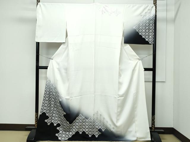 ■■■　サイズ　■■■ 身丈 170.5cm（肩から） 裄丈 71.5cm 袖丈 48.5cm　 縫込み 7.5cm 袖幅 36cm 前幅 23.5cm 後幅 29cm 着物縫いこみ 内揚げ 0cm 裄 お袖側 約 0cm　身頃側 約 0cm ■■■　商品詳細　■■■ 【正絹】 状態は特に目立ったシミ汚れなどもなく大変良い状態です。 大変上質な極上の逸品になります。 お安く出品致しますので、是非この機会にいかがでしょうか？ ■■■　注意事項　■■■ ■モニター発色の具合により色合いが異なる場合がございます。 ■寸法は多少の誤差が生じる場合がございますのでご了承ください。 ■縫込みの長さが左右非対称の場合は短い部分を記載しております。 左右非対称であってもご返品・お値引き等の保証は出来かねますので、ご了承の上ご購入をお願い致します。 ■シミ等のチェックには注意を払っておりますが、見落としがある場合もございますし、個人の見解も様々ですので神経質な方のご購入はお控えください。 ■箪笥に入っておりました着物や帯なので畳みシワや匂いがあるものもございます。 ■お休みは基本的に土日祝となりますが、その他臨時でお休みする場合がございますのでご了承ください。 ■商品の発送は平日のみの発送となります。 ■夜間と土曜、日曜日はお問い合わせの回答が遅れる場合がございます。 ■当店では、お直し、紋入れ、お手入れ等は承っておりません。 ■生地の状態（ヤケ、経年劣化等）によってはサイズ直しが出来ない場合がございます。 その点もどうかご了承のうえ、ご購入をお願いいたします。 ■弊社で取り扱う商品は一点ものにつき、時期や在庫状況に応じて金額が変更となる場合がございます。 ■検針は行っておりません。予めご了承いただきますようお願いいたします。 ■【洗える着物】と記載のある商品におきましては、商品お届け後に洗濯を行ってしまってからのご返品にはご対応しかねます。 念の為、専門店でのお手入れをお願いいたします。 ■着物のサイズ目安は下記を参考ください↓ ＜女性着物＞　お端折り次第で＋5?　−10?が着用可能サイズ 　例）身丈170?の場合、身長160?〜175? ＜男性着物＞　身丈＋約25?〜27?程が適応身長 　例）身丈155?の場合、身長180〜182?