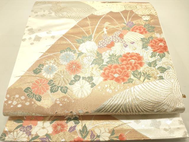 ■■■　サイズ　■■■ 長さ 436cm 幅 30cm程 ■■■　商品詳細　■■■ 【正絹】 詳細に関しましては、画像をご確認ください。 大変上質な逸品になります。 お安く出品致しますので、是非この機会にいかがでしょうか？ ※汚れ等に関しましては、着用時には見えない部分になるかと思いますのであまり気にならずお召になれるかと思います。 ■■■　注意事項　■■■ ■モニター発色の具合により色合いが異なる場合がございます。 ■寸法は多少の誤差が生じる場合がございますのでご了承ください。 ■縫込みの長さが左右非対称の場合は短い部分を記載しております。 左右非対称であってもご返品・お値引き等の保証は出来かねますので、ご了承の上ご購入をお願い致します。 ■シミ等のチェックには注意を払っておりますが、見落としがある場合もございますし、個人の見解も様々ですので神経質な方のご購入はお控えください。 ■箪笥に入っておりました着物や帯なので畳みシワや匂いがあるものもございます。 ■お休みは基本的に土日祝となりますが、その他臨時でお休みする場合がございますのでご了承ください。 ■商品の発送は平日のみの発送となります。 ■夜間と土曜、日曜日はお問い合わせの回答が遅れる場合がございます。 ■当店では、お直し、紋入れ、お手入れ等は承っておりません。 ■生地の状態（ヤケ、経年劣化等）によってはサイズ直しが出来ない場合がございます。 その点もどうかご了承のうえ、ご購入をお願いいたします。 ■弊社で取り扱う商品は一点ものにつき、時期や在庫状況に応じて金額が変更となる場合がございます。 ■検針は行っておりません。予めご了承いただきますようお願いいたします。 ■【洗える着物】と記載のある商品におきましては、商品お届け後に洗濯を行ってしまってからのご返品にはご対応しかねます。 念の為、専門店でのお手入れをお願いいたします。 ■着物のサイズ目安は下記を参考ください↓ ＜女性着物＞　お端折り次第で＋5cm　−1cmが着用可能サイズ 　例）身丈170cmの場合、身長160cm〜175cm ＜男性着物＞　身丈＋約25cm〜27cm程が適応身長 　例）身丈155cmの場合、身長180〜182cm