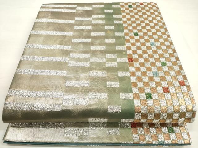 ■■■　サイズ　■■■ 長さ 450cm 幅 31cm程 ■■■　商品詳細　■■■ 【正絹】 詳細に関しましては、画像をご確認ください。 大変上質な逸品になります。 お安く出品致しますので、是非この機会にいかがでしょうか？ ■■■　注意事項　■■■ ■モニター発色の具合により色合いが異なる場合がございます。 ■寸法は多少の誤差が生じる場合がございますのでご了承ください。 ■縫込みの長さが左右非対称の場合は短い部分を記載しております。 左右非対称であってもご返品・お値引き等の保証は出来かねますので、ご了承の上ご購入をお願い致します。 ■シミ等のチェックには注意を払っておりますが、見落としがある場合もございますし、個人の見解も様々ですので神経質な方のご購入はお控えください。 ■箪笥に入っておりました着物や帯なので畳みシワや匂いがあるものもございます。 ■お休みは基本的に土日祝となりますが、その他臨時でお休みする場合がございますのでご了承ください。 ■商品の発送は平日のみの発送となります。 ■夜間と土曜、日曜日はお問い合わせの回答が遅れる場合がございます。 ■当店では、お直し、紋入れ、お手入れ等は承っておりません。 ■生地の状態（ヤケ、経年劣化等）によってはサイズ直しが出来ない場合がございます。 その点もどうかご了承のうえ、ご購入をお願いいたします。 ■弊社で取り扱う商品は一点ものにつき、時期や在庫状況に応じて金額が変更となる場合がございます。 ■検針は行っておりません。予めご了承いただきますようお願いいたします。 ■【洗える着物】と記載のある商品におきましては、商品お届け後に洗濯を行ってしまってからのご返品にはご対応しかねます。 念の為、専門店でのお手入れをお願いいたします。 ■着物のサイズ目安は下記を参考ください↓ ＜女性着物＞　お端折り次第で＋5cm　−1cmが着用可能サイズ 　例）身丈170cmの場合、身長160cm〜175cm ＜男性着物＞　身丈＋約25cm〜27cm程が適応身長 　例）身丈155cmの場合、身長180〜182cm