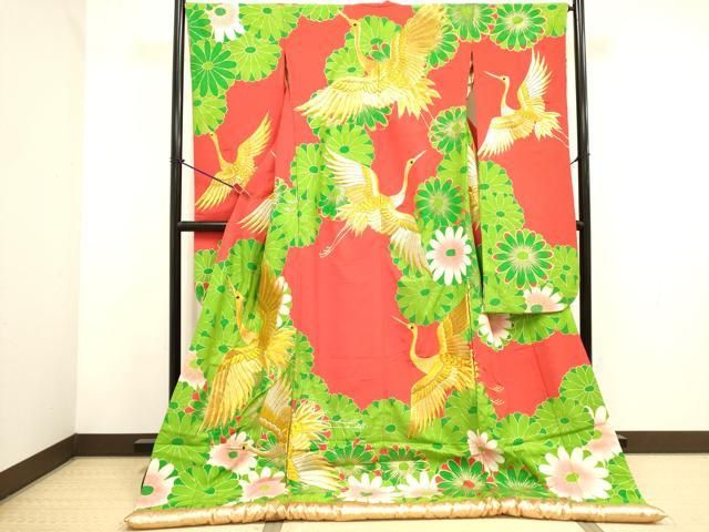 ■■■　サイズ　■■■ 身丈 187cm（肩から） 裄丈 66.5cm 袖丈 109cm　縫込み 3cm 袖幅 33cm 前幅 28cm 後幅 32cm 着物縫いこみ 内揚げ 0cm 裄 お袖側 約1cm　身頃側 約3cm ■■■　商品詳細　■■■ 【正絹】 状態は接写画像のように表地所々・両袖前後・衿裏に薄い汚れがございます。 大変上質な逸品になりますのでぜひお手入れをされてお召しになられてはいかがでしょうか。 お安く出品致しますので、是非この機会にいかがでしょうか？ ■■■　注意事項　■■■ ■モニター発色の具合により色合いが異なる場合がございます。 ■寸法は多少の誤差が生じる場合がございますのでご了承ください。 ■縫込みの長さが左右非対称の場合は短い部分を記載しております。 左右非対称であってもご返品・お値引き等の保証は出来かねますので、ご了承の上ご購入をお願い致します。 ■シミ等のチェックには注意を払っておりますが、見落としがある場合もございますし、個人の見解も様々ですので神経質な方のご購入はお控えください。 ■箪笥に入っておりました着物や帯なので畳みシワや匂いがあるものもございます。 ■お休みは基本的に土日祝となりますが、その他臨時でお休みする場合がございますのでご了承ください。 ■商品の発送は平日のみの発送となります。 ■夜間と土曜、日曜日はお問い合わせの回答が遅れる場合がございます。 ■当店では、お直し、紋入れ、お手入れ等は承っておりません。 ■生地の状態（ヤケ、経年劣化等）によってはサイズ直しが出来ない場合がございます。 その点もどうかご了承のうえ、ご購入をお願いいたします。 ■弊社で取り扱う商品は一点ものにつき、時期や在庫状況に応じて金額が変更となる場合がございます。 ■検針は行っておりません。予めご了承いただきますようお願いいたします。 ■【洗える着物】と記載のある商品におきましては、商品お届け後に洗濯を行ってしまってからのご返品にはご対応しかねます。 念の為、専門店でのお手入れをお願いいたします。 ■写真に写っている物が全てになります。 それ以外の付属品はございませんのでご了承ください。 ■状態に関する写真につきましては、掲載可能な写真枚数に限りがあるため、 各箇所につき1枚参考画像を掲載しております。 ■着物のサイズ目安は下記を参考ください↓ ＜女性着物＞　お端折り次第で＋5cm　−10cmが着用可能サイズ 　例）身丈170cmの場合、身長160cm〜175cm ＜男性着物＞　身丈＋約25cm〜27cm程が適応身長 　例）身丈155cmの場合、身長180cm〜182cm