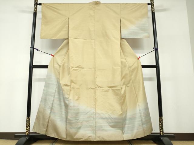 ■■■　サイズ　■■■ 身丈 155cm（肩から） 裄丈 63.5cm 袖丈 47cm　縫込み 10cm 袖幅 32.5cm 前幅 24cm 後幅 29.5cm 着物縫いこみ 内揚げ 10cm 裄 お袖側 約5cm　身頃側 約5cm ■■■　商品詳細　■■■ 【正絹】 状態は接写画像のように衿裏・衿山に薄い汚れがございますが その他特に目立ったシミ汚れなどもなく大変良い状態です。 大変上質な逸品に