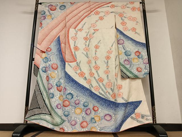 ■■■　サイズ　■■■ 身丈 159.5cm（肩から） 裄丈 63.5cm 袖丈 104cm　縫込み 7cm 袖幅 32.5cm 前幅 24.5cm 後幅 30cm 着物縫いこみ 内揚げ 8cm 裄 お袖側 約1cm　身頃側 約2cm ■■■　商品詳細　■■■ 【正絹】 状態は接写画像のように左袖後・衿山に薄い汚れ、右身八つ口に糸解けがございますが その他特に目立ったシミ汚れなどもなく大変良い状態です。 大変上質な逸品になります。 お安く出品致しますので、是非この機会にいかがでしょうか？ ■■■　注意事項　■■■ ■モニター発色の具合により色合いが異なる場合がございます。 ■寸法は多少の誤差が生じる場合がございますのでご了承ください。 ■シミ等のチェックには注意を払っておりますが、見落としがある場合もございますし、個人の見解も様々ですので神経質な方のご購入はお控えください。 ■箪笥に入っておりました着物や帯なので畳みシワや匂いがあるものもございます。 ■お休みは基本的に土日祝となりますが、その他臨時でお休みする場合がございますのでご了承ください。 ■商品の発送は平日のみの発送となります。 ■夜間と土曜、日曜日はお問い合わせの回答が遅れる場合がございます。 ■当店では、お直し、紋入れ、お手入れ等は承っておりません。 ■生地の状態（ヤケ、経年劣化等）によってはサイズ直しが出来ない場合がございます。 その点もどうかご了承のうえ、ご購入をお願いいたします。 ■着物のサイズ目安は下記を参考ください↓ ＜女性着物＞　身長-10cm+5cmが着用可能サイズ(お端折り次第) 　例）身長160cmの方→着物身丈150cm〜165cm ＜男性着物＞　身長-27cm ±5cmが着用可能サイズ 　例）身長170cmの方→着物身丈138cm〜148cm