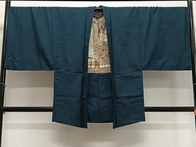 ■■■　サイズ　■■■ 身丈 87cm（肩から） 裄丈 72.5cm 袖丈 50cm　縫込み 3cm 袖幅 36.5cm 前幅 20cm 後幅 30.5cm 裄 お袖側 約2cm　身頃側 約1cm ■■■　商品詳細　■■■ 【正絹】 状態は接写画像のように羽裏に汚れがございますが その他特に目立ったシミ汚れなどもなく大変良い状態です。 大変上質な逸品になります。 お安く出品致しますので、是非この機会にいかがでしょうか？ ■■■　注意事項　■■■ ■モニター発色の具合により色合いが異なる場合がございます。 ■寸法は多少の誤差が生じる場合がございますのでご了承ください。 ■縫込みの長さが左右非対称の場合は短い部分を記載しております。 左右非対称であってもご返品・お値引き等の保証は出来かねますので、ご了承の上ご購入をお願い致します。 ■シミ等のチェックには注意を払っておりますが、見落としがある場合もございますし、個人の見解も様々ですので神経質な方のご購入はお控えください。 ■箪笥に入っておりました着物や帯なので畳みシワや匂いがあるものもございます。 ■お休みは基本的に土日祝となりますが、その他臨時でお休みする場合がございますのでご了承ください。 ■商品の発送は平日のみの発送となります。 ■夜間と土曜、日曜日はお問い合わせの回答が遅れる場合がございます。 ■当店では、お直し、紋入れ、お手入れ等は承っておりません。 ■生地の状態（ヤケ、経年劣化等）によってはサイズ直しが出来ない場合がございます。 その点もどうかご了承のうえ、ご購入をお願いいたします。 ■弊社で取り扱う商品は一点ものにつき、時期や在庫状況に応じて金額が変更となる場合がございます。 ■検針は行っておりません。予めご了承いただきますようお願いいたします。 ■【洗える着物】と記載のある商品におきましては、商品お届け後に洗濯を行ってしまってからのご返品にはご対応しかねます。 念の為、専門店でのお手入れをお願いいたします。 ■着物のサイズ目安は下記を参考ください↓ ＜女性着物＞　お端折り次第で＋5cm　−1cmが着用可能サイズ 　例）身丈170cmの場合、身長160cm〜175cm ＜男性着物＞　身丈＋約25cm〜27cm程が適応身長 　例）身丈155cmの場合、身長180〜182cm