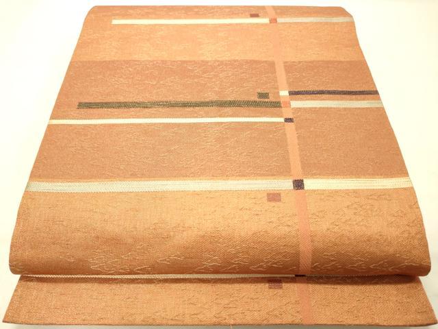 ■■■　サイズ　■■■ 長さ 424cm 幅 31cm程 ■■■　商品詳細　■■■ 【正絹】 詳細に関しましては、画像をご確認ください。 大変上質な逸品になります。 お安く出品致しますので、是非この機会にいかがでしょうか？ ■■■　注意事項　■■■ ■モニター発色の具合により色合いが異なる場合がございます。 ■寸法は多少の誤差が生じる場合がございますのでご了承ください。 ■縫込みの長さが左右非対称の場合は短い部分を記載しております。 左右非対称であってもご返品・お値引き等の保証は出来かねますので、ご了承の上ご購入をお願い致します。 ■シミ等のチェックには注意を払っておりますが、見落としがある場合もございますし、個人の見解も様々ですので神経質な方のご購入はお控えください。 ■箪笥に入っておりました着物や帯なので畳みシワや匂いがあるものもございます。 ■お休みは基本的に土日祝となりますが、その他臨時でお休みする場合がございますのでご了承ください。 ■商品の発送は平日のみの発送となります。 ■夜間と土曜、日曜日はお問い合わせの回答が遅れる場合がございます。 ■当店では、お直し、紋入れ、お手入れ等は承っておりません。 ■生地の状態（ヤケ、経年劣化等）によってはサイズ直しが出来ない場合がございます。 その点もどうかご了承のうえ、ご購入をお願いいたします。 ■弊社で取り扱う商品は一点ものにつき、時期や在庫状況に応じて金額が変更となる場合がございます。 ■検針は行っておりません。予めご了承いただきますようお願いいたします。 ■【洗える着物】と記載のある商品におきましては、商品お届け後に洗濯を行ってしまってからのご返品にはご対応しかねます。 念の為、専門店でのお手入れをお願いいたします。 ■着物のサイズ目安は下記を参考ください↓ ＜女性着物＞　お端折り次第で＋5cm　−1cmが着用可能サイズ 　例）身丈170cmの場合、身長160cm〜175cm ＜男性着物＞　身丈＋約25cm〜27cm程が適応身長 　例）身丈155cmの場合、身長180〜182cm