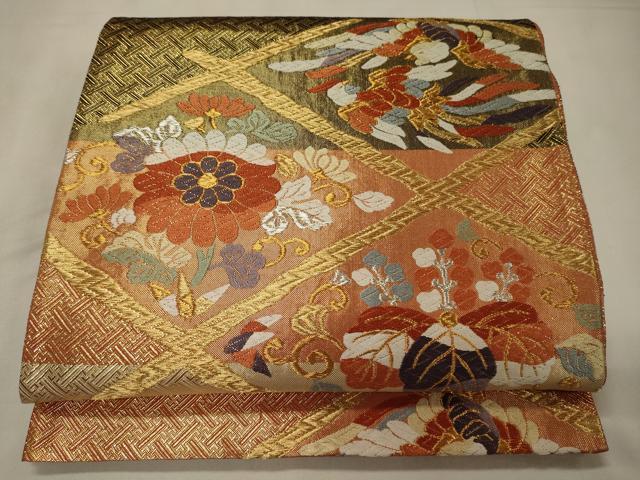 ■■■　サイズ　■■■ 長さ 432cm 幅 30.5cm程 ■■■　商品詳細　■■■ 【正絹・芯なし】 詳細に関しましては、画像をご確認ください。 大変上質な逸品になります。 お安く出品致しますので、是非この機会にいかがでしょうか？ ■■■　注意事項　■■■ ■モニター発色の具合により色合いが異なる場合がございます。 ■寸法は多少の誤差が生じる場合がございますのでご了承ください。 ■縫込みの長さが左右非対称の場合は短い部分を記載しております。 左右非対称であってもご返品・お値引き等の保証は出来かねますので、ご了承の上ご購入をお願い致します。 ■シミ等のチェックには注意を払っておりますが、見落としがある場合もございますし、個人の見解も様々ですので神経質な方のご購入はお控えください。 ■箪笥に入っておりました着物や帯なので畳みシワや匂いがあるものもございます。 ■お休みは基本的に土日祝となりますが、その他臨時でお休みする場合がございますのでご了承ください。 ■商品の発送は平日のみの発送となります。 ■夜間と土曜、日曜日はお問い合わせの回答が遅れる場合がございます。 ■当店では、お直し、紋入れ、お手入れ等は承っておりません。 ■生地の状態（ヤケ、経年劣化等）によってはサイズ直しが出来ない場合がございます。 その点もどうかご了承のうえ、ご購入をお願いいたします。 ■弊社で取り扱う商品は一点ものにつき、時期や在庫状況に応じて金額が変更となる場合がございます。 ■検針は行っておりません。予めご了承いただきますようお願いいたします。 ■【洗える着物】と記載のある商品におきましては、商品お届け後に洗濯を行ってしまってからのご返品にはご対応しかねます。 念の為、専門店でのお手入れをお願いいたします。 ■着物のサイズ目安は下記を参考ください↓ ＜女性着物＞　お端折り次第で＋5cm　−1cmが着用可能サイズ 　例）身丈170cmの場合、身長160cm〜175cm ＜男性着物＞　身丈＋約25cm〜27cm程が適応身長 　例）身丈155cmの場合、身長180〜182cm