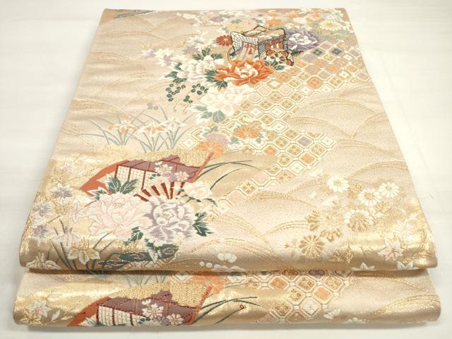 ■■■　サイズ　■■■ 長さ 422cm 幅 30.5cm程 ■■■　商品詳細　■■■ 【正絹・未仕立て】 詳細に関しましては、画像をご確認ください。 大変上質な逸品になります。 お安く出品致しますので、是非この機会にいかがでしょうか？ ※証紙跡がございます。 ※汚れ等に関しましては、着用時には見えない部分になるかと思いますのであまり気にならずお召になれるかと思います。 ■■■　注意事項　■■■ ■モニター発色の具合により色合いが異なる場合がございます。 ■寸法は多少の誤差が生じる場合がございますのでご了承ください。 ■縫込みの長さが左右非対称の場合は短い部分を記載しております。 左右非対称であってもご返品・お値引き等の保証は出来かねますので、ご了承の上ご購入をお願い致します。 ■シミ等のチェックには注意を払っておりますが、見落としがある場合もございますし、個人の見解も様々ですので神経質な方のご購入はお控えください。 ■箪笥に入っておりました着物や帯なので畳みシワや匂いがあるものもございます。 ■お休みは基本的に土日祝となりますが、その他臨時でお休みする場合がございますのでご了承ください。 ■商品の発送は平日のみの発送となります。 ■夜間と土曜、日曜日はお問い合わせの回答が遅れる場合がございます。 ■当店では、お直し、紋入れ、お手入れ等は承っておりません。 ■生地の状態（ヤケ、経年劣化等）によってはサイズ直しが出来ない場合がございます。 その点もどうかご了承のうえ、ご購入をお願いいたします。 ■弊社で取り扱う商品は一点ものにつき、時期や在庫状況に応じて金額が変更となる場合がございます。 ■検針は行っておりません。予めご了承いただきますようお願いいたします。 ■【洗える着物】と記載のある商品におきましては、商品お届け後に洗濯を行ってしまってからのご返品にはご対応しかねます。 念の為、専門店でのお手入れをお願いいたします。 ■着物のサイズ目安は下記を参考ください↓ ＜女性着物＞　お端折り次第で＋5cm　−1cmが着用可能サイズ 　例）身丈170cmの場合、身長160cm〜175cm ＜男性着物＞　身丈＋約25cm〜27cm程が適応身長 　例）身丈155cmの場合、身長180〜182cm