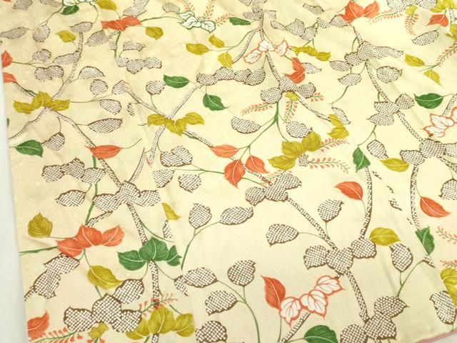 ■■■　サイズ　■■■ 身丈 159cm（肩から） 裄丈 65cm 袖丈 57cm　縫込み 2cm 袖幅 33cm 前幅 24cm 後幅 31cm 着物縫いこみ 内揚げ 0cm 裄 お袖側 約1.5cm　身頃側 約1.5cm ■■■　商品詳細　■■■ 【正絹】 状態は画像を添付しておりますので、そちらをご確認下さいますよう宜しくお願い致します。 大変上質な逸品になります。 お安く出品致しますので、是非この機会にいかがでしょうか？ ■■■　注意事項　■■■ ■モニター発色の具合により色合いが異なる場合がございます。 ■寸法は多少の誤差が生じる場合がございますのでご了承ください。 ■縫込みの長さが左右非対称の場合は短い部分を記載しております。 左右非対称であってもご返品・お値引き等の保証は出来かねますので、ご了承の上ご購入をお願い致します。 ■シミ等のチェックには注意を払っておりますが、見落としがある場合もございますし、個人の見解も様々ですので神経質な方のご購入はお控えください。 ■箪笥に入っておりました着物や帯なので畳みシワや匂いがあるものもございます。 ■お休みは基本的に土日祝となりますが、その他臨時でお休みする場合がございますのでご了承ください。 ■商品の発送は平日のみの発送となります。 ■夜間と土曜、日曜日はお問い合わせの回答が遅れる場合がございます。 ■当店では、お直し、紋入れ、お手入れ等は承っておりません。 ■生地の状態（ヤケ、経年劣化等）によってはサイズ直しが出来ない場合がございます。 その点もどうかご了承のうえ、ご購入をお願いいたします。 ■弊社で取り扱う商品は一点ものにつき、時期や在庫状況に応じて金額が変更となる場合がございます。 ■検針は行っておりません。予めご了承いただきますようお願いいたします。 ■【洗える着物】と記載のある商品におきましては、商品お届け後に洗濯を行ってしまってからのご返品にはご対応しかねます。 念の為、専門店でのお手入れをお願いいたします。 ■着物のサイズ目安は下記を参考ください↓ ＜女性着物＞　お端折り次第で＋5cm　−1cmが着用可能サイズ 　例）身丈170cmの場合、身長160cm〜175cm ＜男性着物＞　身丈＋約25cm〜27cm程が適応身長 　例）身丈155cmの場合、身長180〜182cm