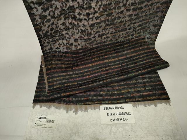 ■■■　サイズ　■■■ 長さ　　着尺分あり 幅　　　約37.5cm ■■■　商品詳細　■■■ 【正絹・未使用】 状態は特に目立ったシミ汚れなどもなく大変良い状態です。 はっと驚くような美しさを引き出す色や柄の着物を作り、 その人が魅力的に生かされるようなシナリオを作ることをテーマに 作品づくりに取り組んでおられる「善之助」ブランド。 何度でも着たい、何度も締めたくなる「善之助」のお着物は 多くのファンを魅了します。 一期一会には、二度と同じ柄は作らないため、 その柄との出会いは二度と無いという、 かたくななまでの職人魂が息づいています。 約800枚の吉祥文様の型から無作為に3〜5枚の形を選んで帯にするため、 組み合わせは無限大、二度と同じ柄にはならず、 一品物の高級感を満喫できます。 大変上質な逸品になります。 お安く出品致しますので、是非この機会にいかがでしょうか？ ■■■　注意事項　■■■ ■モニター発色の具合により色合いが異なる場合がございます。 ■寸法は多少の誤差が生じる場合がございますのでご了承ください。 ■縫込みの長さが左右非対称の場合は短い部分を記載しております。 左右非対称であってもご返品・お値引き等の保証は出来かねますので、ご了承の上ご購入をお願い致します。 ■シミ等のチェックには注意を払っておりますが、見落としがある場合もございますし、個人の見解も様々ですので神経質な方のご購入はお控えください。 ■箪笥に入っておりました着物や帯なので畳みシワや匂いがあるものもございます。 ■お休みは基本的に土日祝となりますが、その他臨時でお休みする場合がございますのでご了承ください。 ■商品の発送は平日のみの発送となります。 ■夜間と土曜、日曜日はお問い合わせの回答が遅れる場合がございます。 ■当店では、お直し、紋入れ、お手入れ等は承っておりません。 ■生地の状態（ヤケ、経年劣化等）によってはサイズ直しが出来ない場合がございます。 その点もどうかご了承のうえ、ご購入をお願いいたします。 ■弊社で取り扱う商品は一点ものにつき、時期や在庫状況に応じて金額が変更となる場合がございます。 ■検針は行っておりません。予めご了承いただきますようお願いいたします。 ■【洗える着物】と記載のある商品におきましては、商品お届け後に洗濯を行ってしまってからのご返品にはご対応しかねます。 念の為、専門店でのお手入れをお願いいたします。 ■写真に写っている物が全てになります。それ以外の付属品はございませんのでご了承ください。 ■状態に関する写真につきましては、掲載可能な写真枚数に限りがあるため、各箇所につき1枚参考画像を掲載しております。 ■着物のサイズ目安は下記を参考ください↓ ＜女性着物＞　お端折り次第で＋5cm　−1cmが着用可能サイズ 　例）身丈170cmの場合、身長160cm〜175cm ＜男性着物＞　身丈＋約25cm〜27cm程が適応身長 　例）身丈155cmの場合、身長180〜182cm