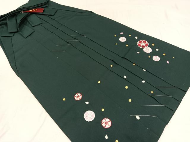 ■■■　サイズ　■■■ 紐下丈　約87cm ■■■　商品詳細　■■■ 【化繊・未使用】 状態は特に目立ったシミ汚れなどもなく大変良い状態です。 お安く出品致しますので、是非この機会にいかがでしょうか？ ■■■　注意事項　■■■ ■モニター発色の具合により色合いが異なる場合がございます。 ■寸法は多少の誤差が生じる場合がございますのでご了承ください。 ■シミ等のチェックには注意を払っておりますが、見落としがある場合もございますし、個人の見解も様々ですので神経質な方のご購入はお控えください。 ■箪笥に入っておりました着物や帯なので畳みシワや匂いがあるものもございます。 ■お休みは基本的に土日祝となりますが、その他臨時でお休みする場合がございますのでご了承ください。 ■商品の発送は平日のみの発送となります。 ■夜間と土曜、日曜日はお問い合わせの回答が遅れる場合がございます。 ■当店では、お直し、紋入れ、お手入れ等は承っておりません。 ■生地の状態（ヤケ、経年劣化等）によってはサイズ直しが出来ない場合がございます。 その点もどうかご了承のうえ、ご購入をお願いいたします。 ■着物のサイズ目安は下記を参考ください↓ ＜女性着物＞　身長-10cm+5cmが着用可能サイズ(お端折り次第) 　例）身長160cmの方→着物身丈150cm〜165cm ＜男性着物＞　身長-27cm ±5cmが着用可能サイズ 　例）身長170cmの方→着物身丈138cm〜148cm