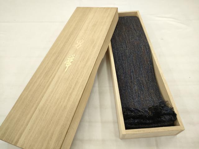 ■■■　サイズ　■■■ 長さ 424cm 幅 9.5cm程 ■■■　商品詳細　■■■ 【正絹】 状態は1.2回程しか締めておらず 特に目立ったシミ汚れなどもなく大変良い状態です。 大変上質な逸品になります。 お安く出品致しますので、是非この機会にいかがでしょうか？ ■■■　注意事項　■■■ ■モニター発色の具合により色合いが異なる場合がございます。 ■寸法は多少の誤差が生じる場合がございますのでご了承ください。 ■縫込みの長さが左右非対称の場合は短い部分を記載しております。 左右非対称であってもご返品・お値引き等の保証は出来かねますので、ご了承の上ご購入をお願い致します。 ■シミ等のチェックには注意を払っておりますが、見落としがある場合もございますし、個人の見解も様々ですので神経質な方のご購入はお控えください。 ■箪笥に入っておりました着物や帯なので畳みシワや匂いがあるものもございます。 ■お休みは基本的に土日祝となりますが、その他臨時でお休みする場合がございますのでご了承ください。 ■商品の発送は平日のみの発送となります。 ■夜間と土曜、日曜日はお問い合わせの回答が遅れる場合がございます。 ■当店では、お直し、紋入れ、お手入れ等は承っておりません。 ■生地の状態（ヤケ、経年劣化等）によってはサイズ直しが出来ない場合がございます。 その点もどうかご了承のうえ、ご購入をお願いいたします。 ■弊社で取り扱う商品は一点ものにつき、時期や在庫状況に応じて金額が変更となる場合がございます。 ■検針は行っておりません。予めご了承いただきますようお願いいたします。 ■【洗える着物】と記載のある商品におきましては、商品お届け後に洗濯を行ってしまってからのご返品にはご対応しかねます。 念の為、専門店でのお手入れをお願いいたします。 ■写真に写っている物が全てになります。それ以外の付属品はございませんのでご了承ください。 ■状態に関する写真につきましては、掲載可能な写真枚数に限りがあるため、各箇所につき1枚参考画像を掲載しております。 ■着物のサイズ目安は下記を参考ください↓ ＜女性着物＞　お端折り次第で＋5cm　−1cmが着用可能サイズ 　例）身丈170cmの場合、身長160cm〜175cm ＜男性着物＞　身丈＋約25cm〜27cm程が適応身長 　例）身丈155cmの場合、身長180〜182cm