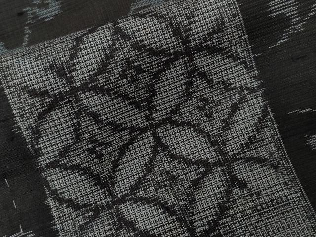 平和屋着物■本場大島紬　割り込み絣　唐草七宝花文　正絹　逸品　CAAY1201ev