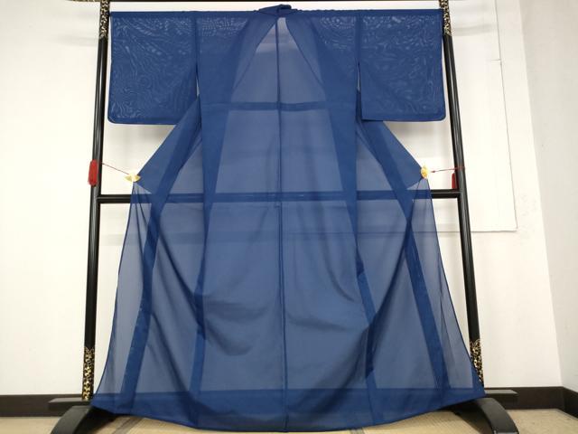 ■■■　サイズ　■■■ 身丈 164cm（肩から） 裄丈 67cm 袖丈 49cm　縫込み 3cm 袖幅 34cm 前幅 25cm 後幅 30.5cm 着物縫いこみ 内揚げ 0cm 裄 お袖側 約1.5cm　身頃側 約0cm ■■■　商品詳細　■■■ 【洗える着物・紋なし・未使用】 状態は特に目立ったシミ汚れなどもなく大変良い状態です。 お安く出品致しますので、是非この機会にいかがでしょうか？ ■■■　注意事項　■■■ ■モニター発色の具合により色合いが異なる場合がございます。 ■寸法は多少の誤差が生じる場合がございますのでご了承ください。 ■縫込みの長さが左右非対称の場合は短い部分を記載しております。 左右非対称であってもご返品・お値引き等の保証は出来かねますので、ご了承の上ご購入をお願い致します。 ■シミ等のチェックには注意を払っておりますが、見落としがある場合もございますし、個人の見解も様々ですので神経質な方のご購入はお控えください。 ■箪笥に入っておりました着物や帯なので畳みシワや匂いがあるものもございます。 ■お休みは基本的に土日祝となりますが、その他臨時でお休みする場合がございますのでご了承ください。 ■商品の発送は平日のみの発送となります。 ■夜間と土曜、日曜日はお問い合わせの回答が遅れる場合がございます。 ■当店では、お直し、紋入れ、お手入れ等は承っておりません。 ■生地の状態（ヤケ、経年劣化等）によってはサイズ直しが出来ない場合がございます。 その点もどうかご了承のうえ、ご購入をお願いいたします。 ■弊社で取り扱う商品は一点ものにつき、時期や在庫状況に応じて金額が変更となる場合がございます。 ■検針は行っておりません。予めご了承いただきますようお願いいたします。 ■【洗える着物】と記載のある商品におきましては、商品お届け後に洗濯を行ってしまってからのご返品にはご対応しかねます。 念の為、専門店でのお手入れをお願いいたします。 ■着物のサイズ目安は下記を参考ください↓ ＜女性着物＞　お端折り次第で＋5?　−10?が着用可能サイズ 　例）身丈170?の場合、身長160?〜175? ＜男性着物＞　身丈＋約25?〜27?程が適応身長 　例）身丈155?の場合、身長180〜182?