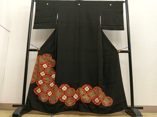 平和屋着物■豪華黒留袖 駒刺繍 七宝花文 金彩 正絹 逸品 BAAP4041ev 平和屋着物■豪華黒留袖 駒刺繍 七宝花文 金彩 正絹 逸品 BAAP4041ev
