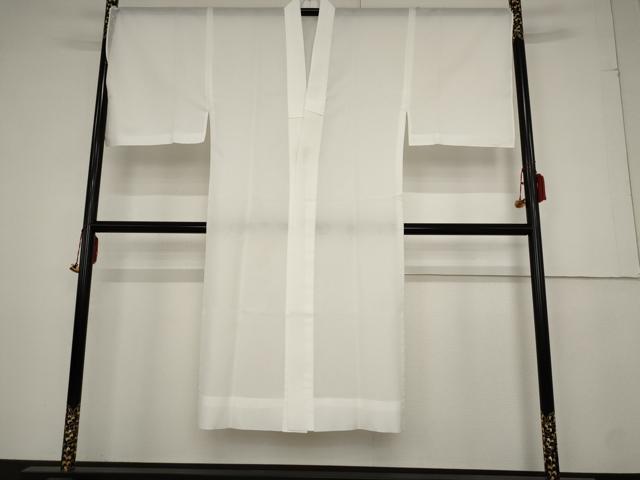 ■■■　サイズ　■■■ 身丈 131cm（肩から） 裄丈 69cm 袖丈 50.5cm　縫込み 3cm 袖幅 34cm 前幅 30cm 後幅 32cm 着物縫いこみ 内揚げ 0cm 裄 お袖側 約1cm　身頃側 約1cm ■■■　商品詳細　■■■ 【化繊】 状態は接写画像のように裏地にペン書きがございますが その他特に目立ったシミ汚れなどもなく大変良い状態です。 お安く出品致しますので、是非この機会にいかがでしょうか？ ■■■　注意事項　■■■ ■モニター発色の具合により色合いが異なる場合がございます。 ■寸法は多少の誤差が生じる場合がございますのでご了承ください。 ■縫込みの長さが左右非対称の場合は短い部分を記載しております。 左右非対称であってもご返品・お値引き等の保証は出来かねますので、ご了承の上ご購入をお願い致します。 ■シミ等のチェックには注意を払っておりますが、見落としがある場合もございますし、個人の見解も様々ですので神経質な方のご購入はお控えください。 ■箪笥に入っておりました着物や帯なので畳みシワや匂いがあるものもございます。 ■お休みは基本的に土日祝となりますが、その他臨時でお休みする場合がございますのでご了承ください。 ■商品の発送は平日のみの発送となります。 ■夜間と土曜、日曜日はお問い合わせの回答が遅れる場合がございます。 ■当店では、お直し、紋入れ、お手入れ等は承っておりません。 ■生地の状態（ヤケ、経年劣化等）によってはサイズ直しが出来ない場合がございます。 その点もどうかご了承のうえ、ご購入をお願いいたします。 ■弊社で取り扱う商品は一点ものにつき、時期や在庫状況に応じて金額が変更となる場合がございます。 ■検針は行っておりません。予めご了承いただきますようお願いいたします。 ■【洗える着物】と記載のある商品におきましては、商品お届け後に洗濯を行ってしまってからのご返品にはご対応しかねます。 念の為、専門店でのお手入れをお願いいたします。 ■着物のサイズ目安は下記を参考ください↓ ＜女性着物＞　お端折り次第で＋5?　−10?が着用可能サイズ 　例）身丈170?の場合、身長160?〜175? ＜男性着物＞　身丈＋約25?〜27?程が適応身長 　例）身丈155?の場合、身長180〜182?