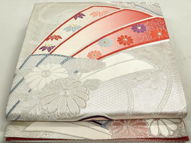 ■■■　サイズ　■■■ 長さ 424cm 幅 30.5cm程 ■■■　商品詳細　■■■ 【正絹】 詳細に関しましては、画像をご確認ください。 大変上質な逸品になります。 お安く出品致しますので、是非この機会にいかがでしょうか？ ■■■　注意事項　■■■ ■モニター発色の具合により色合いが異なる場合がございます。 ■寸法は多少の誤差が生じる場合がございますのでご了承ください。 ■縫込みの長さが左右非対称の場合は短い部分を記載しております。 左右非対称であってもご返品・お値引き等の保証は出来かねますので、ご了承の上ご購入をお願い致します。 ■シミ等のチェックには注意を払っておりますが、見落としがある場合もございますし、個人の見解も様々ですので神経質な方のご購入はお控えください。 ■箪笥に入っておりました着物や帯なので畳みシワや匂いがあるものもございます。 ■お休みは基本的に土日祝となりますが、その他臨時でお休みする場合がございますのでご了承ください。 ■商品の発送は平日のみの発送となります。 ■夜間と土曜、日曜日はお問い合わせの回答が遅れる場合がございます。 ■当店では、お直し、紋入れ、お手入れ等は承っておりません。 ■生地の状態（ヤケ、経年劣化等）によってはサイズ直しが出来ない場合がございます。 その点もどうかご了承のうえ、ご購入をお願いいたします。 ■弊社で取り扱う商品は一点ものにつき、時期や在庫状況に応じて金額が変更となる場合がございます。 ■検針は行っておりません。予めご了承いただきますようお願いいたします。 ■【洗える着物】と記載のある商品におきましては、商品お届け後に洗濯を行ってしまってからのご返品にはご対応しかねます。 念の為、専門店でのお手入れをお願いいたします。 ■着物のサイズ目安は下記を参考ください↓ ＜女性着物＞　お端折り次第で＋5cm　−1cmが着用可能サイズ 　例）身丈170cmの場合、身長160cm〜175cm ＜男性着物＞　身丈＋約25cm〜27cm程が適応身長 　例）身丈155cmの場合、身長180〜182cm