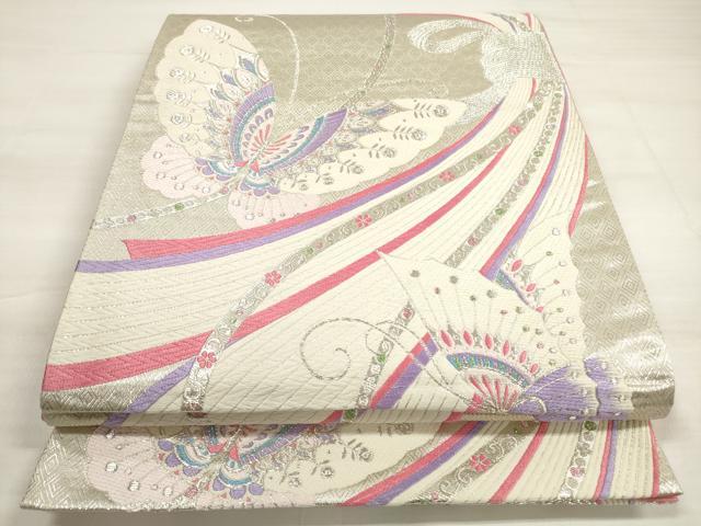 ■■■　サイズ　■■■ 長さ 428cm 幅 30.5cm程 ■■■　商品詳細　■■■ 【正絹・芯なし】 詳細に関しましては、画像をご確認ください。 大変上質な逸品になります。 お安く出品致しますので、是非この機会にいかがでしょうか？ ※汚れ等に関しましては、着用時には見えない部分になるかと思いますのであまり気にならずお召になれるかと思います。 ■■■　注意事項　■■■ ■モニター発色の具合により色合いが異なる場合がございます。 ■寸法は多少の誤差が生じる場合がございますのでご了承ください。 ■縫込みの長さが左右非対称の場合は短い部分を記載しております。 左右非対称であってもご返品・お値引き等の保証は出来かねますので、ご了承の上ご購入をお願い致します。 ■シミ等のチェックには注意を払っておりますが、見落としがある場合もございますし、個人の見解も様々ですので神経質な方のご購入はお控えください。 ■箪笥に入っておりました着物や帯なので畳みシワや匂いがあるものもございます。 ■お休みは基本的に土日祝となりますが、その他臨時でお休みする場合がございますのでご了承ください。 ■商品の発送は平日のみの発送となります。 ■夜間と土曜、日曜日はお問い合わせの回答が遅れる場合がございます。 ■当店では、お直し、紋入れ、お手入れ等は承っておりません。 ■生地の状態（ヤケ、経年劣化等）によってはサイズ直しが出来ない場合がございます。 その点もどうかご了承のうえ、ご購入をお願いいたします。 ■弊社で取り扱う商品は一点ものにつき、時期や在庫状況に応じて金額が変更となる場合がございます。 ■検針は行っておりません。予めご了承いただきますようお願いいたします。 ■【洗える着物】と記載のある商品におきましては、商品お届け後に洗濯を行ってしまってからのご返品にはご対応しかねます。 念の為、専門店でのお手入れをお願いいたします。 ■着物のサイズ目安は下記を参考ください↓ ＜女性着物＞　お端折り次第で＋5cm　−1cmが着用可能サイズ 　例）身丈170cmの場合、身長160cm〜175cm ＜男性着物＞　身丈＋約25cm〜27cm程が適応身長 　例）身丈155cmの場合、身長180〜182cm