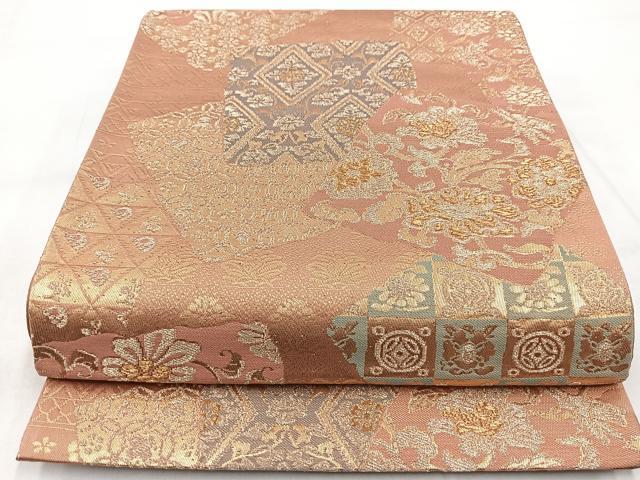 ■■■　サイズ　■■■ 長さ 424cm 幅 30.5cm程 ■■■　商品詳細　■■■ 【正絹】 詳細に関しましては、画像をご確認ください。 大変上質な逸品になります。 お安く出品致しますので、是非この機会にいかがでしょうか？ ■■■　注意事項　■■■ ■モニター発色の具合により色合いが異なる場合がございます。 ■寸法は多少の誤差が生じる場合がございますのでご了承ください。 ■縫込みの長さが左右非対称の場合は短い部分を記載しております。 左右非対称であってもご返品・お値引き等の保証は出来かねますので、ご了承の上ご購入をお願い致します。 ■シミ等のチェックには注意を払っておりますが、見落としがある場合もございますし、個人の見解も様々ですので神経質な方のご購入はお控えください。 ■箪笥に入っておりました着物や帯なので畳みシワや匂いがあるものもございます。 ■お休みは基本的に土日祝となりますが、その他臨時でお休みする場合がございますのでご了承ください。 ■商品の発送は平日のみの発送となります。 ■夜間と土曜、日曜日はお問い合わせの回答が遅れる場合がございます。 ■当店では、お直し、紋入れ、お手入れ等は承っておりません。 ■生地の状態（ヤケ、経年劣化等）によってはサイズ直しが出来ない場合がございます。 その点もどうかご了承のうえ、ご購入をお願いいたします。 ■弊社で取り扱う商品は一点ものにつき、時期や在庫状況に応じて金額が変更となる場合がございます。 ■検針は行っておりません。予めご了承いただきますようお願いいたします。 ■【洗える着物】と記載のある商品におきましては、商品お届け後に洗濯を行ってしまってからのご返品にはご対応しかねます。 念の為、専門店でのお手入れをお願いいたします。 ■着物のサイズ目安は下記を参考ください↓ ＜女性着物＞　お端折り次第で＋5cm　−1cmが着用可能サイズ 　例）身丈170cmの場合、身長160cm〜175cm ＜男性着物＞　身丈＋約25cm〜27cm程が適応身長 　例）身丈155cmの場合、身長180〜182cm
