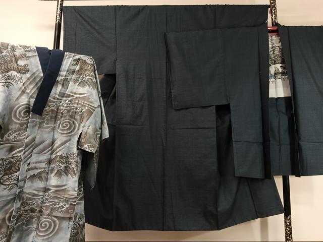 ■■■　サイズ　■■■ 【着物】 身丈 142cm（肩から） 裄丈 67.5cm 袖丈 49cm　縫込み 5.5cm 袖幅 34cm 前幅 25cm 後幅 30.5cm 着物縫いこみ 内揚げ 6cm 裄 お袖側 約2cm　身頃側 約1.5c...