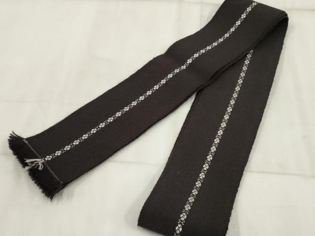 ■■■　サイズ　■■■ 長さ 382cm 幅 9.5cm程 ■■■　商品詳細　■■■ 【ウール】 詳細に関しましては、画像をご確認ください。 お安く出品致しますので、是非この機会にいかがでしょうか？ ■■■　注意事項　■■■ ■モニター発色の具合により色合いが異なる場合がございます。 ■寸法は多少の誤差が生じる場合がございますのでご了承ください。 ■縫込みの長さが左右非対称の場合は短い部分を記載しております。 左右非対称であってもご返品・お値引き等の保証は出来かねますので、ご了承の上ご購入をお願い致します。 ■シミ等のチェックには注意を払っておりますが、見落としがある場合もございますし、個人の見解も様々ですので神経質な方のご購入はお控えください。 ■箪笥に入っておりました着物や帯なので畳みシワや匂いがあるものもございます。 ■お休みは基本的に土日祝となりますが、その他臨時でお休みする場合がございますのでご了承ください。 ■商品の発送は平日のみの発送となります。 ■夜間と土曜、日曜日はお問い合わせの回答が遅れる場合がございます。 ■当店では、お直し、紋入れ、お手入れ等は承っておりません。 ■生地の状態（ヤケ、経年劣化等）によってはサイズ直しが出来ない場合がございます。 その点もどうかご了承のうえ、ご購入をお願いいたします。 ■弊社で取り扱う商品は一点ものにつき、時期や在庫状況に応じて金額が変更となる場合がございます。 ■検針は行っておりません。予めご了承いただきますようお願いいたします。 ■【洗える着物】と記載のある商品におきましては、商品お届け後に洗濯を行ってしまってからのご返品にはご対応しかねます。 念の為、専門店でのお手入れをお願いいたします。 ■着物のサイズ目安は下記を参考ください↓ ＜女性着物＞　お端折り次第で＋5cm　−1cmが着用可能サイズ 　例）身丈170cmの場合、身長160cm〜175cm ＜男性着物＞　身丈＋約25cm〜27cm程が適応身長 　例）身丈155cmの場合、身長180〜182cm