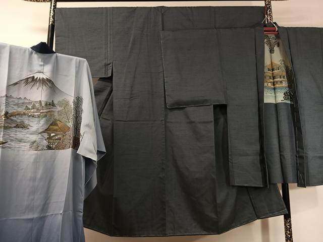 ■■■　サイズ　■■■ 【着物】 身丈 142cm（肩から） 裄丈 67.5cm 袖丈 49.5cm　縫込み 3.5cm 袖幅 36.5cm 前幅 26.5cm 後幅 30cm 着物縫いこみ 内揚げ 7.5cm 裄 お袖側 約2.5cm　身頃側 約8cm 【長襦袢：袷】 身丈 137cm（肩から） 裄丈 67.5cm 袖丈 49cm　縫込み 4cm 袖幅 36cm 前幅 29cm 後幅 31cm 