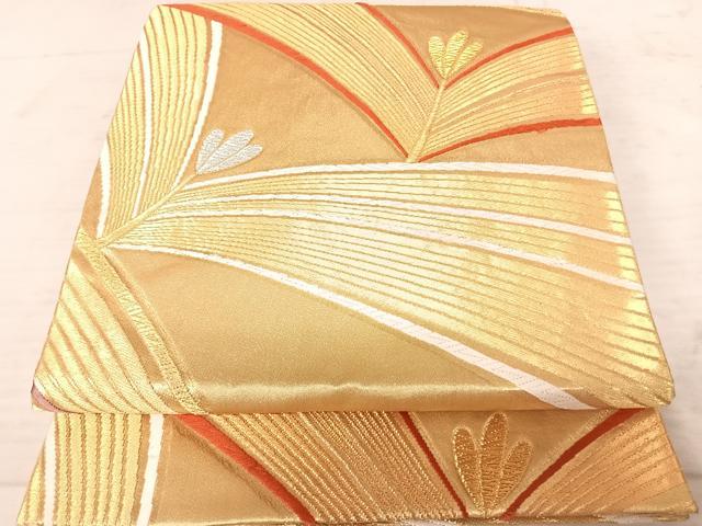 ■■■　サイズ　■■■ 長さ 428cm 幅 30.5cm程 ■■■　商品詳細　■■■ 【正絹・芯なし】 詳細に関しましては、画像をご確認ください。 大変上質な逸品になります。 お安く出品致しますので、是非この機会にいかがでしょうか？ ■■■　注意事項　■■■ ■モニター発色の具合により色合いが異なる場合がございます。 ■寸法は多少の誤差が生じる場合がございますのでご了承ください。 ■縫込みの長さが左右非対称の場合は短い部分を記載しております。 左右非対称であってもご返品・お値引き等の保証は出来かねますので、ご了承の上ご購入をお願い致します。 ■シミ等のチェックには注意を払っておりますが、見落としがある場合もございますし、個人の見解も様々ですので神経質な方のご購入はお控えください。 ■箪笥に入っておりました着物や帯なので畳みシワや匂いがあるものもございます。 ■お休みは基本的に土日祝となりますが、その他臨時でお休みする場合がございますのでご了承ください。 ■商品の発送は平日のみの発送となります。 ■夜間と土曜、日曜日はお問い合わせの回答が遅れる場合がございます。 ■当店では、お直し、紋入れ、お手入れ等は承っておりません。 ■生地の状態（ヤケ、経年劣化等）によってはサイズ直しが出来ない場合がございます。 その点もどうかご了承のうえ、ご購入をお願いいたします。 ■弊社で取り扱う商品は一点ものにつき、時期や在庫状況に応じて金額が変更となる場合がございます。 ■検針は行っておりません。予めご了承いただきますようお願いいたします。 ■【洗える着物】と記載のある商品におきましては、商品お届け後に洗濯を行ってしまってからのご返品にはご対応しかねます。 念の為、専門店でのお手入れをお願いいたします。 ■着物のサイズ目安は下記を参考ください↓ ＜女性着物＞　お端折り次第で＋5cm　−1cmが着用可能サイズ 　例）身丈170cmの場合、身長160cm〜175cm ＜男性着物＞　身丈＋約25cm〜27cm程が適応身長 　例）身丈155cmの場合、身長180〜182cm