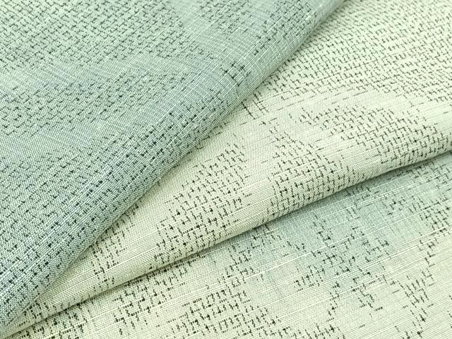 ■■■　サイズ　■■■ 身丈 155cm（肩から） 裄丈 65cm 袖丈 47cm　縫込み 2cm 袖幅 32cm 前幅 25cm 後幅 30cm 着物縫いこみ 内揚げ 6cm 裄 お袖側 約2cm　身頃側 約0cm ■■■　商品詳細　■■■ 【正絹】 状態は特に目立ったシミ汚れなどもなく大変良い状態です。 大変上質な逸品になります。 お安く出品致しますので、是非この機会にいかがでしょうか？ ■■■　注意事項　■■■ ■モニター発色の具合により色合いが異なる場合がございます。 ■寸法は多少の誤差が生じる場合がございますのでご了承ください。 ■縫込みの長さが左右非対称の場合は短い部分を記載しております。 左右非対称であってもご返品・お値引き等の保証は出来かねますので、ご了承の上ご購入をお願い致します。 ■シミ等のチェックには注意を払っておりますが、見落としがある場合もございますし、個人の見解も様々ですので神経質な方のご購入はお控えください。 ■箪笥に入っておりました着物や帯なので畳みシワや匂いがあるものもございます。 ■お休みは基本的に土日祝となりますが、その他臨時でお休みする場合がございますのでご了承ください。 ■商品の発送は平日のみの発送となります。 ■夜間と土曜、日曜日はお問い合わせの回答が遅れる場合がございます。 ■当店では、お直し、紋入れ、お手入れ等は承っておりません。 ■生地の状態（ヤケ、経年劣化等）によってはサイズ直しが出来ない場合がございます。 その点もどうかご了承のうえ、ご購入をお願いいたします。 ■弊社で取り扱う商品は一点ものにつき、時期や在庫状況に応じて金額が変更となる場合がございます。 ■検針は行っておりません。予めご了承いただきますようお願いいたします。 ■【洗える着物】と記載のある商品におきましては、商品お届け後に洗濯を行ってしまってからのご返品にはご対応しかねます。 念の為、専門店でのお手入れをお願いいたします。 ■着物のサイズ目安は下記を参考ください↓ ＜女性着物＞　お端折り次第で＋5?　−10?が着用可能サイズ 　例）身丈170?の場合、身長160?〜175? ＜男性着物＞　身丈＋約25?〜27?程が適応身長 　例）身丈155?の場合、身長180〜182?