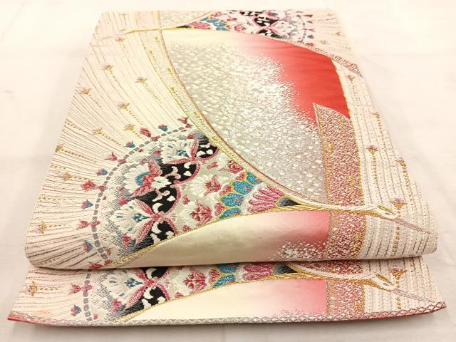 ■■■　サイズ　■■■ 長さ 428cm 幅 30cm程 ■■■　商品詳細　■■■ 【正絹・芯なし・関西仕立て】 詳細に関しましては、画像をご確認ください。 大変上質な逸品になります。 お安く出品致しますので、是非この機会にいかがでしょうか？ ※汚れ等に関しましては、着用時には見えない部分になるかと思いますのであまり気にならずお召になれるかと思います。 ■■■　注意事項　■■■ ■モニター発色の具合により色合いが異なる場合がございます。 ■寸法は多少の誤差が生じる場合がございますのでご了承ください。 ■縫込みの長さが左右非対称の場合は短い部分を記載しております。 左右非対称であってもご返品・お値引き等の保証は出来かねますので、ご了承の上ご購入をお願い致します。 ■シミ等のチェックには注意を払っておりますが、見落としがある場合もございますし、個人の見解も様々ですので神経質な方のご購入はお控えください。 ■箪笥に入っておりました着物や帯なので畳みシワや匂いがあるものもございます。 ■お休みは基本的に土日祝となりますが、その他臨時でお休みする場合がございますのでご了承ください。 ■商品の発送は平日のみの発送となります。 ■夜間と土曜、日曜日はお問い合わせの回答が遅れる場合がございます。 ■当店では、お直し、紋入れ、お手入れ等は承っておりません。 ■生地の状態（ヤケ、経年劣化等）によってはサイズ直しが出来ない場合がございます。 その点もどうかご了承のうえ、ご購入をお願いいたします。 ■弊社で取り扱う商品は一点ものにつき、時期や在庫状況に応じて金額が変更となる場合がございます。 ■検針は行っておりません。予めご了承いただきますようお願いいたします。 ■【洗える着物】と記載のある商品におきましては、商品お届け後に洗濯を行ってしまってからのご返品にはご対応しかねます。 念の為、専門店でのお手入れをお願いいたします。 ■着物のサイズ目安は下記を参考ください↓ ＜女性着物＞　お端折り次第で＋5cm　−1cmが着用可能サイズ 　例）身丈170cmの場合、身長160cm〜175cm ＜男性着物＞　身丈＋約25cm〜27cm程が適応身長 　例）身丈155cmの場合、身長180〜182cm