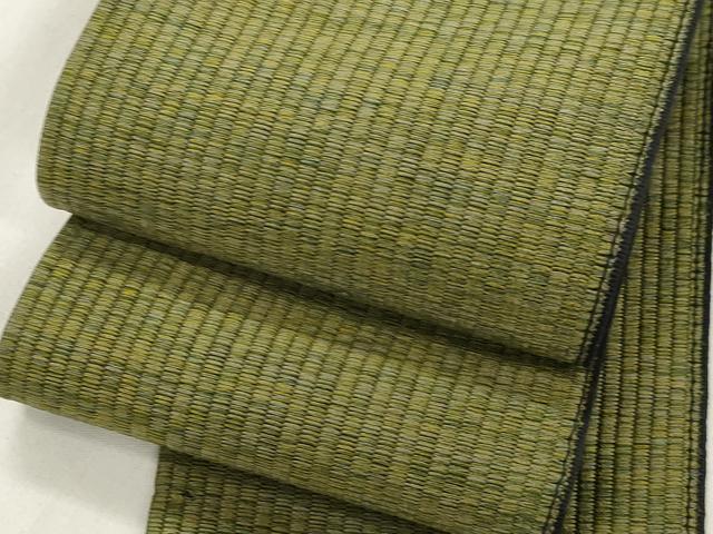 ■■■　サイズ　■■■ 長さ 402cm 幅 9cm程 ■■■　商品詳細　■■■ 【正絹】 状態は締めてはおりますが 特に目立ったシミ汚れなどもなく大変良い状態です。 大変上質な逸品になります。 お安く出品致しますので、是非この機会にいかがでしょうか？ ※両側未かがりですが着用には問題ありません。 ■■■　注意事項　■■■ ■モニター発色の具合により色合いが異なる場合がございます。 ■寸法は多少の誤差が生じる場合がございますのでご了承ください。 ■縫込みの長さが左右非対称の場合は短い部分を記載しております。 左右非対称であってもご返品・お値引き等の保証は出来かねますので、ご了承の上ご購入をお願い致します。 ■シミ等のチェックには注意を払っておりますが、見落としがある場合もございますし、個人の見解も様々ですので神経質な方のご購入はお控えください。 ■箪笥に入っておりました着物や帯なので畳みシワや匂いがあるものもございます。 ■お休みは基本的に土日祝となりますが、その他臨時でお休みする場合がございますのでご了承ください。 ■商品の発送は平日のみの発送となります。 ■夜間と土曜、日曜日はお問い合わせの回答が遅れる場合がございます。 ■当店では、お直し、紋入れ、お手入れ等は承っておりません。 ■生地の状態（ヤケ、経年劣化等）によってはサイズ直しが出来ない場合がございます。 その点もどうかご了承のうえ、ご購入をお願いいたします。 ■弊社で取り扱う商品は一点ものにつき、時期や在庫状況に応じて金額が変更となる場合がございます。 ■検針は行っておりません。予めご了承いただきますようお願いいたします。 ■【洗える着物】と記載のある商品におきましては、商品お届け後に洗濯を行ってしまってからのご返品にはご対応しかねます。 念の為、専門店でのお手入れをお願いいたします。 ■写真に写っている物が全てになります。それ以外の付属品はございませんのでご了承ください。 ■状態に関する写真につきましては、掲載可能な写真枚数に限りがあるため、各箇所につき1枚参考画像を掲載しております。 ■着物のサイズ目安は下記を参考ください↓ ＜女性着物＞　お端折り次第で＋5cm　−1cmが着用可能サイズ 　例）身丈170cmの場合、身長160cm〜175cm ＜男性着物＞　身丈＋約25cm〜27cm程が適応身長 　例）身丈155cmの場合、身長180〜182cm