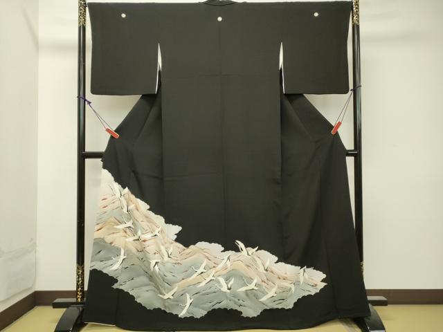 平和屋着物■豪華黒留袖　遠山群れ鶴文　金彩　正絹　逸品　DAAJ5154rt