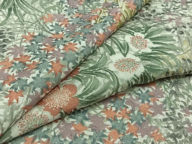 ■■■　サイズ　■■■ 身丈 170cm（肩から） 裄丈 66cm 袖丈 54cm　縫込み 7cm 袖幅 34cm 前幅 25cm 後幅 30cm 着物縫いこみ 内揚げ 0cm 裄 お袖側 約0cm　身頃側 約0cm ■■■　商品詳細　■■■ 【正絹・バチ衿】 状態は特に目立ったシミ汚れなどもなく大変良い状態です。 大変上質な逸品になります。 お安く出品致しますので、是非この機会にいかがでしょうか？ ■■■　注意事項　■■■ ■モニター発色の具合により色合いが異なる場合がございます。 ■寸法は多少の誤差が生じる場合がございますのでご了承ください。 ■縫込みの長さが左右非対称の場合は短い部分を記載しております。 左右非対称であってもご返品・お値引き等の保証は出来かねますので、ご了承の上ご購入をお願い致します。 ■シミ等のチェックには注意を払っておりますが、見落としがある場合もございますし、個人の見解も様々ですので神経質な方のご購入はお控えください。 ■箪笥に入っておりました着物や帯なので畳みシワや匂いがあるものもございます。 ■お休みは基本的に土日祝となりますが、その他臨時でお休みする場合がございますのでご了承ください。 ■商品の発送は平日のみの発送となります。 ■夜間と土曜、日曜日はお問い合わせの回答が遅れる場合がございます。 ■当店では、お直し、紋入れ、お手入れ等は承っておりません。 ■生地の状態（ヤケ、経年劣化等）によってはサイズ直しが出来ない場合がございます。 その点もどうかご了承のうえ、ご購入をお願いいたします。 ■弊社で取り扱う商品は一点ものにつき、時期や在庫状況に応じて金額が変更となる場合がございます。 ■検針は行っておりません。予めご了承いただきますようお願いいたします。 ■【洗える着物】と記載のある商品におきましては、商品お届け後に洗濯を行ってしまってからのご返品にはご対応しかねます。 念の為、専門店でのお手入れをお願いいたします。 ■着物のサイズ目安は下記を参考ください↓ ＜女性着物＞　お端折り次第で＋5cm　−1cmが着用可能サイズ 　例）身丈170cmの場合、身長160cm〜175cm ＜男性着物＞　身丈＋約25cm〜27cm程が適応身長 　例）身丈155cmの場合、身長180〜182cm