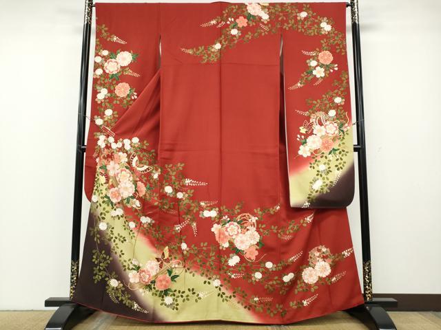 ■■■　サイズ　■■■ 身丈 161cm（肩から） 裄丈 65cm 袖丈 108.5cm　縫込み 6cm 袖幅 33.5cm 前幅 24.5cm 後幅 30cm 着物縫いこみ 内揚げ 8.5cm 裄 お袖側 約0cm　身頃側 約0cm ■■■　商品詳細　■■■ 【正絹】 状態は接写画像のように衿に薄い汚れがございますが その他特に目立ったシミ汚れなどもなく大変良い状態です。 大変上質な逸品になります。 お安く出品致しますので、是非この機会にいかがでしょうか？ ■■■　注意事項　■■■ ■モニター発色の具合により色合いが異なる場合がございます。 ■寸法は多少の誤差が生じる場合がございますのでご了承ください。 ■縫込みの長さが左右非対称の場合は短い部分を記載しております。 左右非対称であってもご返品・お値引き等の保証は出来かねますので、ご了承の上ご購入をお願い致します。 ■シミ等のチェックには注意を払っておりますが、見落としがある場合もございますし、個人の見解も様々ですので神経質な方のご購入はお控えください。 ■箪笥に入っておりました着物や帯なので畳みシワや匂いがあるものもございます。 ■お休みは基本的に土日祝となりますが、その他臨時でお休みする場合がございますのでご了承ください。 ■商品の発送は平日のみの発送となります。 ■夜間と土曜、日曜日はお問い合わせの回答が遅れる場合がございます。 ■当店では、お直し、紋入れ、お手入れ等は承っておりません。 ■生地の状態（ヤケ、経年劣化等）によってはサイズ直しが出来ない場合がございます。 その点もどうかご了承のうえ、ご購入をお願いいたします。 ■弊社で取り扱う商品は一点ものにつき、時期や在庫状況に応じて金額が変更となる場合がございます。 ■検針は行っておりません。予めご了承いただきますようお願いいたします。 ■【洗える着物】と記載のある商品におきましては、商品お届け後に洗濯を行ってしまってからのご返品にはご対応しかねます。 念の為、専門店でのお手入れをお願いいたします。 ■写真に写っている物が全てになります。それ以外の付属品はございませんのでご了承ください。 ■状態に関する写真につきましては、掲載可能な写真枚数に限りがあるため、各箇所につき1枚参考画像を掲載しております。 ■着物のサイズ目安は下記を参考ください↓ ＜女性着物＞　お端折り次第で＋5cm　－1cmが着用可能サイズ 　例）身丈170cmの場合、身長160cm～175cm ＜男性着物＞　身丈＋約25cm～27cm程が適応身長 　例）身丈155cmの場合、身長180～182cm