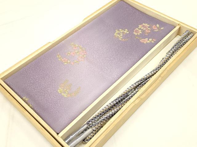 ■■■　サイズ　■■■ %1% ■■■　商品詳細　■■■ 【未使用】 状態は参考画像のようにヤケがございます。 大変上質な逸品になります。 お安く出品致しますので、是非この機会にいかがでしょうか？ ■■■　注意事項　■■■ ■モニター発色の具合により色合いが異なる場合がございます。 ■寸法は多少の誤差が生じる場合がございますのでご了承ください。 ■縫込みの長さが左右非対称の場合は短い部分を記載しております。 左右非対称であってもご返品・お値引き等の保証は出来かねますので、ご了承の上ご購入をお願い致します。 ■シミ等のチェックには注意を払っておりますが、見落としがある場合もございますし、個人の見解も様々ですので神経質な方のご購入はお控えください。 ■箪笥に入っておりました着物や帯なので畳みシワや匂いがあるものもございます。 ■お休みは基本的に土日祝となりますが、その他臨時でお休みする場合がございますのでご了承ください。 ■商品の発送は平日のみの発送となります。 ■夜間と土曜、日曜日はお問い合わせの回答が遅れる場合がございます。 ■当店では、お直し、紋入れ、お手入れ等は承っておりません。 ■生地の状態（ヤケ、経年劣化等）によってはサイズ直しが出来ない場合がございます。 その点もどうかご了承のうえ、ご購入をお願いいたします。 ■弊社で取り扱う商品は一点ものにつき、時期や在庫状況に応じて金額が変更となる場合がございます。 ■検針は行っておりません。予めご了承いただきますようお願いいたします。 ■【洗える着物】と記載のある商品におきましては、商品お届け後に洗濯を行ってしまってからのご返品にはご対応しかねます。 念の為、専門店でのお手入れをお願いいたします。 ■着物のサイズ目安は下記を参考ください↓ ＜女性着物＞　お端折り次第で＋5?　−10?が着用可能サイズ 　例）身丈170?の場合、身長160?〜175? ＜男性着物＞　身丈＋約25?〜27?程が適応身長 　例）身丈155?の場合、身長180〜182?