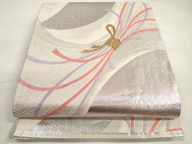 ■■■　サイズ　■■■ 長さ 438cm 幅 30.5cm程 ■■■　商品詳細　■■■ 【正絹】 詳細に関しましては、画像をご確認ください。 大変上質な逸品になります。 お安く出品致しますので、是非この機会にいかがでしょうか？ ※汚れ等に関しましては、着用時には見えない部分になるかと思いますのであまり気にならずお召になれるかと思います。 ■■■　注意事項　■■■ ■モニター発色の具合により色合いが異なる場合がございます。 ■寸法は多少の誤差が生じる場合がございますのでご了承ください。 ■縫込みの長さが左右非対称の場合は短い部分を記載しております。 左右非対称であってもご返品・お値引き等の保証は出来かねますので、ご了承の上ご購入をお願い致します。 ■シミ等のチェックには注意を払っておりますが、見落としがある場合もございますし、個人の見解も様々ですので神経質な方のご購入はお控えください。 ■箪笥に入っておりました着物や帯なので畳みシワや匂いがあるものもございます。 ■お休みは基本的に土日祝となりますが、その他臨時でお休みする場合がございますのでご了承ください。 ■商品の発送は平日のみの発送となります。 ■夜間と土曜、日曜日はお問い合わせの回答が遅れる場合がございます。 ■当店では、お直し、紋入れ、お手入れ等は承っておりません。 ■生地の状態（ヤケ、経年劣化等）によってはサイズ直しが出来ない場合がございます。 その点もどうかご了承のうえ、ご購入をお願いいたします。 ■弊社で取り扱う商品は一点ものにつき、時期や在庫状況に応じて金額が変更となる場合がございます。 ■検針は行っておりません。予めご了承いただきますようお願いいたします。 ■【洗える着物】と記載のある商品におきましては、商品お届け後に洗濯を行ってしまってからのご返品にはご対応しかねます。 念の為、専門店でのお手入れをお願いいたします。 ■着物のサイズ目安は下記を参考ください↓ ＜女性着物＞　お端折り次第で＋5cm　−1cmが着用可能サイズ 　例）身丈170cmの場合、身長160cm〜175cm ＜男性着物＞　身丈＋約25cm〜27cm程が適応身長 　例）身丈155cmの場合、身長180〜182cm