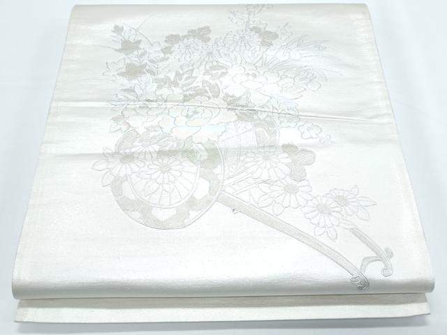 ■■■　サイズ　■■■ 長さ 420cm 幅 30.5cm程 ■■■　商品詳細　■■■ 【正絹・芯なし】 詳細に関しましては、画像をご確認ください。 大変上質な逸品になります。 お安く出品致しますので、是非この機会にいかがでしょうか？ ■■■　注意事項　■■■ ■モニター発色の具合により色合いが異なる場合がございます。 ■寸法は多少の誤差が生じる場合がございますのでご了承ください。 ■縫込みの長さが左右非対称の場合は短い部分を記載しております。 左右非対称であってもご返品・お値引き等の保証は出来かねますので、ご了承の上ご購入をお願い致します。 ■シミ等のチェックには注意を払っておりますが、見落としがある場合もございますし、個人の見解も様々ですので神経質な方のご購入はお控えください。 ■箪笥に入っておりました着物や帯なので畳みシワや匂いがあるものもございます。 ■お休みは基本的に土日祝となりますが、その他臨時でお休みする場合がございますのでご了承ください。 ■商品の発送は平日のみの発送となります。 ■夜間と土曜、日曜日はお問い合わせの回答が遅れる場合がございます。 ■当店では、お直し、紋入れ、お手入れ等は承っておりません。 ■生地の状態（ヤケ、経年劣化等）によってはサイズ直しが出来ない場合がございます。 その点もどうかご了承のうえ、ご購入をお願いいたします。 ■弊社で取り扱う商品は一点ものにつき、時期や在庫状況に応じて金額が変更となる場合がございます。 ■検針は行っておりません。予めご了承いただきますようお願いいたします。 ■【洗える着物】と記載のある商品におきましては、商品お届け後に洗濯を行ってしまってからのご返品にはご対応しかねます。 念の為、専門店でのお手入れをお願いいたします。 ■着物のサイズ目安は下記を参考ください↓ ＜女性着物＞　お端折り次第で＋5cm　−1cmが着用可能サイズ 　例）身丈170cmの場合、身長160cm〜175cm ＜男性着物＞　身丈＋約25cm〜27cm程が適応身長 　例）身丈155cmの場合、身長180〜182cm