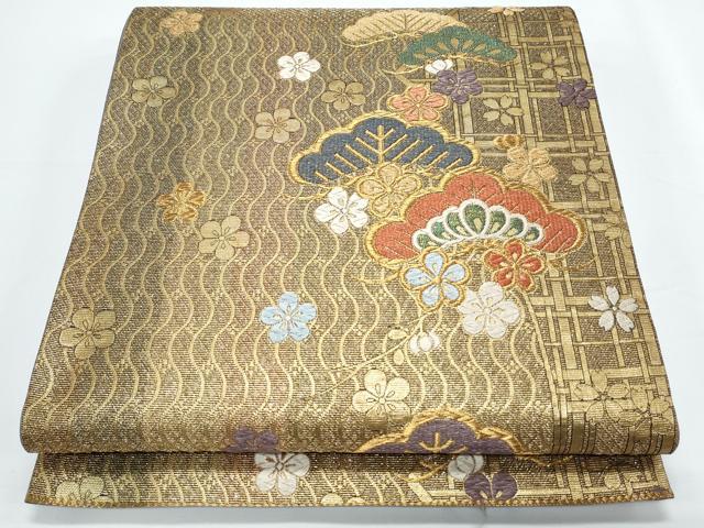 ■■■　サイズ　■■■ 長さ 436cm 幅 30.5cm程 ■■■　商品詳細　■■■ 【正絹】 詳細に関しましては、画像をご確認ください。 大変上質な逸品になります。 お安く出品致しますので、是非この機会にいかがでしょうか？ ■■■　注意事項　■■■ ■モニター発色の具合により色合いが異なる場合がございます。 ■寸法は多少の誤差が生じる場合がございますのでご了承ください。 ■縫込みの長さが左右非対称の場合は短い部分を記載しております。 左右非対称であってもご返品・お値引き等の保証は出来かねますので、ご了承の上ご購入をお願い致します。 ■シミ等のチェックには注意を払っておりますが、見落としがある場合もございますし、個人の見解も様々ですので神経質な方のご購入はお控えください。 ■箪笥に入っておりました着物や帯なので畳みシワや匂いがあるものもございます。 ■お休みは基本的に土日祝となりますが、その他臨時でお休みする場合がございますのでご了承ください。 ■商品の発送は平日のみの発送となります。 ■夜間と土曜、日曜日はお問い合わせの回答が遅れる場合がございます。 ■当店では、お直し、紋入れ、お手入れ等は承っておりません。 ■生地の状態（ヤケ、経年劣化等）によってはサイズ直しが出来ない場合がございます。 その点もどうかご了承のうえ、ご購入をお願いいたします。 ■弊社で取り扱う商品は一点ものにつき、時期や在庫状況に応じて金額が変更となる場合がございます。 ■検針は行っておりません。予めご了承いただきますようお願いいたします。 ■【洗える着物】と記載のある商品におきましては、商品お届け後に洗濯を行ってしまってからのご返品にはご対応しかねます。 念の為、専門店でのお手入れをお願いいたします。 ■着物のサイズ目安は下記を参考ください↓ ＜女性着物＞　お端折り次第で＋5cm　−1cmが着用可能サイズ 　例）身丈170cmの場合、身長160cm〜175cm ＜男性着物＞　身丈＋約25cm〜27cm程が適応身長 　例）身丈155cmの場合、身長180〜182cm