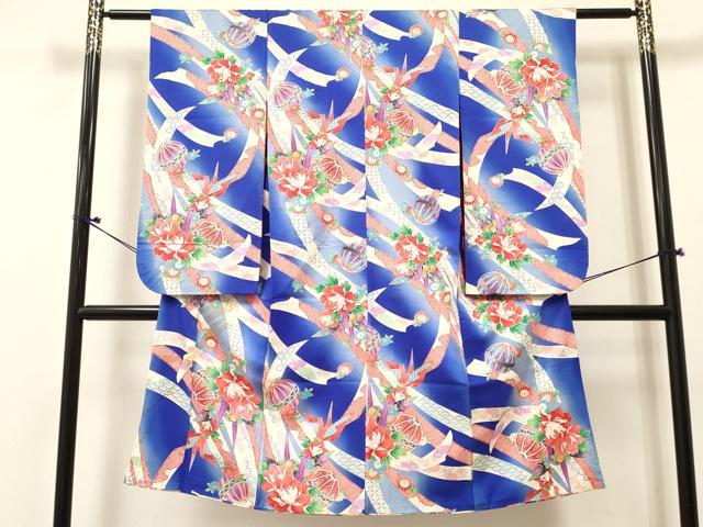 ■■■　サイズ　■■■ 【祝着】 身丈 124cm（肩から） 裄丈 55cm（肩上げ　0cm） 袖丈 74cm　縫込み 2cm 袖幅 30cm 前幅 18.5cm 後幅 24.5cm 着物縫いこみ 内揚げ 0cm （腰上げ　0cm） 裄 お袖側 約3cm　身頃側 約2cm ■■■　商品詳細　■■■ 着物【正絹】 状態は接写画像のように表地所々・八掛に薄い汚れがございます。 大変上質な逸品になりますので ぜひお手入れをされてお召しになられてはいかがでしょうか。 お安く出品致しますので、是非この機会にいかがでしょうか？ ※肩上げと腰上げがされておりません。 ■■■　注意事項　■■■ ■モニター発色の具合により色合いが異なる場合がございます。 ■寸法は多少の誤差が生じる場合がございますのでご了承ください。 ■縫込みの長さが左右非対称の場合は短い部分を記載しております。 左右非対称であってもご返品・お値引き等の保証は出来かねますので、ご了承の上ご購入をお願い致します。 ■シミ等のチェックには注意を払っておりますが、見落としがある場合もございますし、個人の見解も様々ですので神経質な方のご購入はお控えください。 ■箪笥に入っておりました着物や帯なので畳みシワや匂いがあるものもございます。 ■お休みは基本的に土日祝となりますが、その他臨時でお休みする場合がございますのでご了承ください。 ■商品の発送は平日のみの発送となります。 ■夜間と土曜、日曜日はお問い合わせの回答が遅れる場合がございます。 ■当店では、お直し、紋入れ、お手入れ等は承っておりません。 ■生地の状態（ヤケ、経年劣化等）によってはサイズ直しが出来ない場合がございます。 その点もどうかご了承のうえ、ご購入をお願いいたします。 ■弊社で取り扱う商品は一点ものにつき、時期や在庫状況に応じて金額が変更となる場合がございます。 ■検針は行っておりません。予めご了承いただきますようお願いいたします。 ■【洗える着物】と記載のある商品におきましては、商品お届け後に洗濯を行ってしまってからのご返品にはご対応しかねます。 念の為、専門店でのお手入れをお願いいたします。 ■写真に写っている物が全てになります。それ以外の付属品はございませんのでご了承ください。 ■着物のサイズ目安は下記を参考ください↓ ＜女性着物＞　お端折り次第で＋5cm　－1cmが着用可能サイズ 　例）身丈170cmの場合、身長160cm～175cm ＜男性着物＞　身丈＋約25cm～27cm程が適応身長 　例）身丈155cmの場合、身長180～182cm