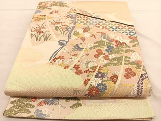 ■■■　サイズ　■■■ 長さ 416cm 幅 31cm程 ■■■　商品詳細　■■■ 【正絹・芯なし】 詳細に関しましては、画像をご確認ください。 大変上質な逸品になります。 お安く出品致しますので、是非この機会にいかがでしょうか？ ※汚れ等に関しましては、着用時には見えない部分になるかと思いますのであまり気にならずお召になれるかと思います。 ■■■　注意事項　■■■ ■モニター発色の具合により色合いが異なる場合がございます。 ■寸法は多少の誤差が生じる場合がございますのでご了承ください。 ■縫込みの長さが左右非対称の場合は短い部分を記載しております。 左右非対称であってもご返品・お値引き等の保証は出来かねますので、ご了承の上ご購入をお願い致します。 ■シミ等のチェックには注意を払っておりますが、見落としがある場合もございますし、個人の見解も様々ですので神経質な方のご購入はお控えください。 ■箪笥に入っておりました着物や帯なので畳みシワや匂いがあるものもございます。 ■お休みは基本的に土日祝となりますが、その他臨時でお休みする場合がございますのでご了承ください。 ■商品の発送は平日のみの発送となります。 ■夜間と土曜、日曜日はお問い合わせの回答が遅れる場合がございます。 ■当店では、お直し、紋入れ、お手入れ等は承っておりません。 ■生地の状態（ヤケ、経年劣化等）によってはサイズ直しが出来ない場合がございます。 その点もどうかご了承のうえ、ご購入をお願いいたします。 ■弊社で取り扱う商品は一点ものにつき、時期や在庫状況に応じて金額が変更となる場合がございます。 ■検針は行っておりません。予めご了承いただきますようお願いいたします。 ■【洗える着物】と記載のある商品におきましては、商品お届け後に洗濯を行ってしまってからのご返品にはご対応しかねます。 念の為、専門店でのお手入れをお願いいたします。 ■着物のサイズ目安は下記を参考ください↓ ＜女性着物＞　お端折り次第で＋5cm　−1cmが着用可能サイズ 　例）身丈170cmの場合、身長160cm〜175cm ＜男性着物＞　身丈＋約25cm〜27cm程が適応身長 　例）身丈155cmの場合、身長180〜182cm