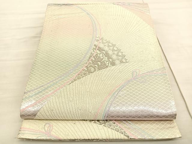 ■■■　サイズ　■■■ 長さ 414cm 幅 30.5cm程 ■■■　商品詳細　■■■ 【正絹】 詳細に関しましては、画像をご確認ください。 大変上質な逸品になります。 お安く出品致しますので、是非この機会にいかがでしょうか？ ■■■　注意事項　■■■ ■モニター発色の具合により色合いが異なる場合がございます。 ■寸法は多少の誤差が生じる場合がございますのでご了承ください。 ■縫込みの長さが左右非対称の場合は短い部分を記載しております。 左右非対称であってもご返品・お値引き等の保証は出来かねますので、ご了承の上ご購入をお願い致します。 ■シミ等のチェックには注意を払っておりますが、見落としがある場合もございますし、個人の見解も様々ですので神経質な方のご購入はお控えください。 ■箪笥に入っておりました着物や帯なので畳みシワや匂いがあるものもございます。 ■お休みは基本的に土日祝となりますが、その他臨時でお休みする場合がございますのでご了承ください。 ■商品の発送は平日のみの発送となります。 ■夜間と土曜、日曜日はお問い合わせの回答が遅れる場合がございます。 ■当店では、お直し、紋入れ、お手入れ等は承っておりません。 ■生地の状態（ヤケ、経年劣化等）によってはサイズ直しが出来ない場合がございます。 その点もどうかご了承のうえ、ご購入をお願いいたします。 ■弊社で取り扱う商品は一点ものにつき、時期や在庫状況に応じて金額が変更となる場合がございます。 ■検針は行っておりません。予めご了承いただきますようお願いいたします。 ■【洗える着物】と記載のある商品におきましては、商品お届け後に洗濯を行ってしまってからのご返品にはご対応しかねます。 念の為、専門店でのお手入れをお願いいたします。 ■着物のサイズ目安は下記を参考ください↓ ＜女性着物＞　お端折り次第で＋5cm　−1cmが着用可能サイズ 　例）身丈170cmの場合、身長160cm〜175cm ＜男性着物＞　身丈＋約25cm〜27cm程が適応身長 　例）身丈155cmの場合、身長180〜182cm