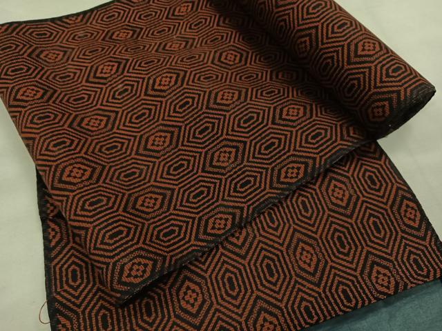 平和屋着物▼紬　反物　幾何学文　黒地　着尺　逸品　未使用　CAAW3446qv