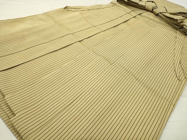■■■　サイズ　■■■ 紐下丈　約81cm ■■■　商品詳細　■■■ 【正絹】 状態は特に目立ったシミ汚れなどもなく大変良い状態です。 大変上質な逸品になります。 お安く出品致しますので、是非この機会にいかがでしょうか？ ■■■　注意事項　■■■ ■モニター発色の具合により色合いが異なる場合がございます。 ■寸法は多少の誤差が生じる場合がございますのでご了承ください。 ■縫込みの長さが左右非対称の場合は短い部分を記載しております。 左右非対称であってもご返品・お値引き等の保証は出来かねますので、ご了承の上ご購入をお願い致します。 ■シミ等のチェックには注意を払っておりますが、見落としがある場合もございますし、個人の見解も様々ですので神経質な方のご購入はお控えください。 ■箪笥に入っておりました着物や帯なので畳みシワや匂いがあるものもございます。 ■お休みは基本的に土日祝となりますが、その他臨時でお休みする場合がございますのでご了承ください。 ■商品の発送は平日のみの発送となります。 ■夜間と土曜、日曜日はお問い合わせの回答が遅れる場合がございます。 ■当店では、お直し、紋入れ、お手入れ等は承っておりません。 ■生地の状態（ヤケ、経年劣化等）によってはサイズ直しが出来ない場合がございます。 その点もどうかご了承のうえ、ご購入をお願いいたします。 ■弊社で取り扱う商品は一点ものにつき、時期や在庫状況に応じて金額が変更となる場合がございます。 ■検針は行っておりません。予めご了承いただきますようお願いいたします。 ■【洗える着物】と記載のある商品におきましては、商品お届け後に洗濯を行ってしまってからのご返品にはご対応しかねます。 念の為、専門店でのお手入れをお願いいたします。 ■着物のサイズ目安は下記を参考ください↓ ＜女性着物＞　お端折り次第で＋5cm　−1cmが着用可能サイズ 　例）身丈170cmの場合、身長160cm〜175cm ＜男性着物＞　身丈＋約25cm〜27cm程が適応身長 　例）身丈155cmの場合、身長180〜182cm