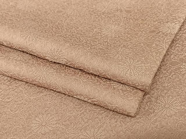 ■■■　サイズ　■■■ 身丈 158.5cm（肩から） 裄丈 63.5cm 袖丈 45cm　縫込み 4.5cm 袖幅 31.5cm 前幅 25.5cm 後幅 30cm 着物縫いこみ 内揚げ 5.5cm 裄 お袖側 約4cm　身頃側 約3.5cm ■■■　商品詳細　■■■ 【正絹・一つ紋】 状態は接写画像のように上前おくみ・右袖前・八掛・衿裏・衿山に薄い汚れがございますが その他特に目立ったシミ汚れなどもなく大変良い状態です。 大変上質な逸品になります。 お安く出品致しますので、是非この機会にいかがでしょうか？ ※若干着用シワがございます。 ■■■　注意事項　■■■ ■モニター発色の具合により色合いが異なる場合がございます。 ■寸法は多少の誤差が生じる場合がございますのでご了承ください。 ■縫込みの長さが左右非対称の場合は短い部分を記載しております。 左右非対称であってもご返品・お値引き等の保証は出来かねますので、ご了承の上ご購入をお願い致します。 ■シミ等のチェックには注意を払っておりますが、見落としがある場合もございますし、個人の見解も様々ですので神経質な方のご購入はお控えください。 ■箪笥に入っておりました着物や帯なので畳みシワや匂いがあるものもございます。 ■お休みは基本的に土日祝となりますが、その他臨時でお休みする場合がございますのでご了承ください。 ■商品の発送は平日のみの発送となります。 ■夜間と土曜、日曜日はお問い合わせの回答が遅れる場合がございます。 ■当店では、お直し、紋入れ、お手入れ等は承っておりません。 ■生地の状態（ヤケ、経年劣化等）によってはサイズ直しが出来ない場合がございます。 その点もどうかご了承のうえ、ご購入をお願いいたします。 ■弊社で取り扱う商品は一点ものにつき、時期や在庫状況に応じて金額が変更となる場合がございます。 ■検針は行っておりません。予めご了承いただきますようお願いいたします。 ■【洗える着物】と記載のある商品におきましては、商品お届け後に洗濯を行ってしまってからのご返品にはご対応しかねます。 念の為、専門店でのお手入れをお願いいたします。 ■着物のサイズ目安は下記を参考ください↓ ＜女性着物＞　お端折り次第で＋5?　−10?が着用可能サイズ 　例）身丈170?の場合、身長160?〜175? ＜男性着物＞　身丈＋約25?〜27?程が適応身長 　例）身丈155?の場合、身長180〜182?