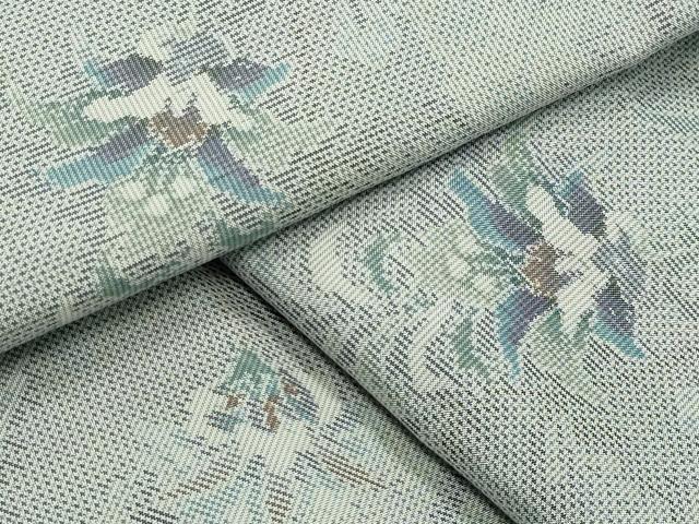■■■　サイズ　■■■ 身丈 155cm（肩から） 裄丈 65cm 袖丈 45cm　縫込み 4cm 袖幅 34cm 前幅 24.5cm 後幅 30.5cm 着物縫いこみ 内揚げ 5.5cm 裄 お袖側 約3.5cm　身頃側 約5cm ■■■　商品詳細　■■■ 【正絹】 状態は接写画像のように表地所々・袖口内側・胴裏に薄い汚れ、八掛・袖口内側にスレ、袖付け・身八つ口に糸解けございます。 大変上質な逸品になりますのでぜひお手入れをされてお召しになられてはいかがでしょうか。 お安く出品致しますので、是非この機会にいかがでしょうか？ ■■■　注意事項　■■■ ■モニター発色の具合により色合いが異なる場合がございます。 ■寸法は多少の誤差が生じる場合がございますのでご了承ください。 ■縫込みの長さが左右非対称の場合は短い部分を記載しております。 左右非対称であってもご返品・お値引き等の保証は出来かねますので、ご了承の上ご購入をお願い致します。 ■シミ等のチェックには注意を払っておりますが、見落としがある場合もございますし、個人の見解も様々ですので神経質な方のご購入はお控えください。 ■箪笥に入っておりました着物や帯なので畳みシワや匂いがあるものもございます。 ■お休みは基本的に土日祝となりますが、その他臨時でお休みする場合がございますのでご了承ください。 ■商品の発送は平日のみの発送となります。 ■夜間と土曜、日曜日はお問い合わせの回答が遅れる場合がございます。 ■当店では、お直し、紋入れ、お手入れ等は承っておりません。 ■生地の状態（ヤケ、経年劣化等）によってはサイズ直しが出来ない場合がございます。 その点もどうかご了承のうえ、ご購入をお願いいたします。 ■弊社で取り扱う商品は一点ものにつき、時期や在庫状況に応じて金額が変更となる場合がございます。 ■検針は行っておりません。予めご了承いただきますようお願いいたします。 ■【洗える着物】と記載のある商品におきましては、商品お届け後に洗濯を行ってしまってからのご返品にはご対応しかねます。 念の為、専門店でのお手入れをお願いいたします。 ■写真に写っている物が全てになります。それ以外の付属品はございませんのでご了承ください。 ■状態に関する写真につきましては、掲載可能な写真枚数に限りがあるため、各箇所につき1枚参考画像を掲載しております。 ■着物のサイズ目安は下記を参考ください↓ ＜女性着物＞　お端折り次第で＋5cm　−1cmが着用可能サイズ 　例）身丈170cmの場合、身長160cm〜175cm ＜男性着物＞　身丈＋約25cm〜27cm程が適応身長 　例）身丈155cmの場合、身長180〜182cm