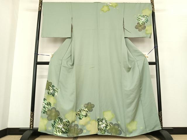 ■■■　サイズ　■■■ 身丈 160cm（肩から） 裄丈 69cm 袖丈 48cm　縫込み 6cm 袖幅 35cm 前幅 24cm 後幅 30cm 着物縫いこみ 内揚げ 7cm 裄 お袖側 約1.5cm　身頃側 約2cm ■■■　商品詳細　■■■ 【正絹・未使用】 状態は特に目立ったシミ汚れなどもなく大変良い状態です。 大変上質な逸品になります。 お安く出品致しますので、是非この機会にいかがでしょうか？ ■■■　注意事項　■■■ ■モニター発色の具合により色合いが異なる場合がございます。 ■寸法は多少の誤差が生じる場合がございますのでご了承ください。 ■縫込みの長さが左右非対称の場合は短い部分を記載しております。 左右非対称であってもご返品・お値引き等の保証は出来かねますので、ご了承の上ご購入をお願い致します。 ■シミ等のチェックには注意を払っておりますが、見落としがある場合もございますし、個人の見解も様々ですので神経質な方のご購入はお控えください。 ■箪笥に入っておりました着物や帯なので畳みシワや匂いがあるものもございます。 ■お休みは基本的に土日祝となりますが、その他臨時でお休みする場合がございますのでご了承ください。 ■商品の発送は平日のみの発送となります。 ■夜間と土曜、日曜日はお問い合わせの回答が遅れる場合がございます。 ■当店では、お直し、紋入れ、お手入れ等は承っておりません。 ■生地の状態（ヤケ、経年劣化等）によってはサイズ直しが出来ない場合がございます。 その点もどうかご了承のうえ、ご購入をお願いいたします。 ■弊社で取り扱う商品は一点ものにつき、時期や在庫状況に応じて金額が変更となる場合がございます。 ■検針は行っておりません。予めご了承いただきますようお願いいたします。 ■【洗える着物】と記載のある商品におきましては、商品お届け後に洗濯を行ってしまってからのご返品にはご対応しかねます。 念の為、専門店でのお手入れをお願いいたします。 ■着物のサイズ目安は下記を参考ください↓ ＜女性着物＞　お端折り次第で＋5cm　−1cmが着用可能サイズ 　例）身丈170cmの場合、身長160cm〜175cm ＜男性着物＞　身丈＋約25cm〜27cm程が適応身長 　例）身丈155cmの場合、身長180〜182cm